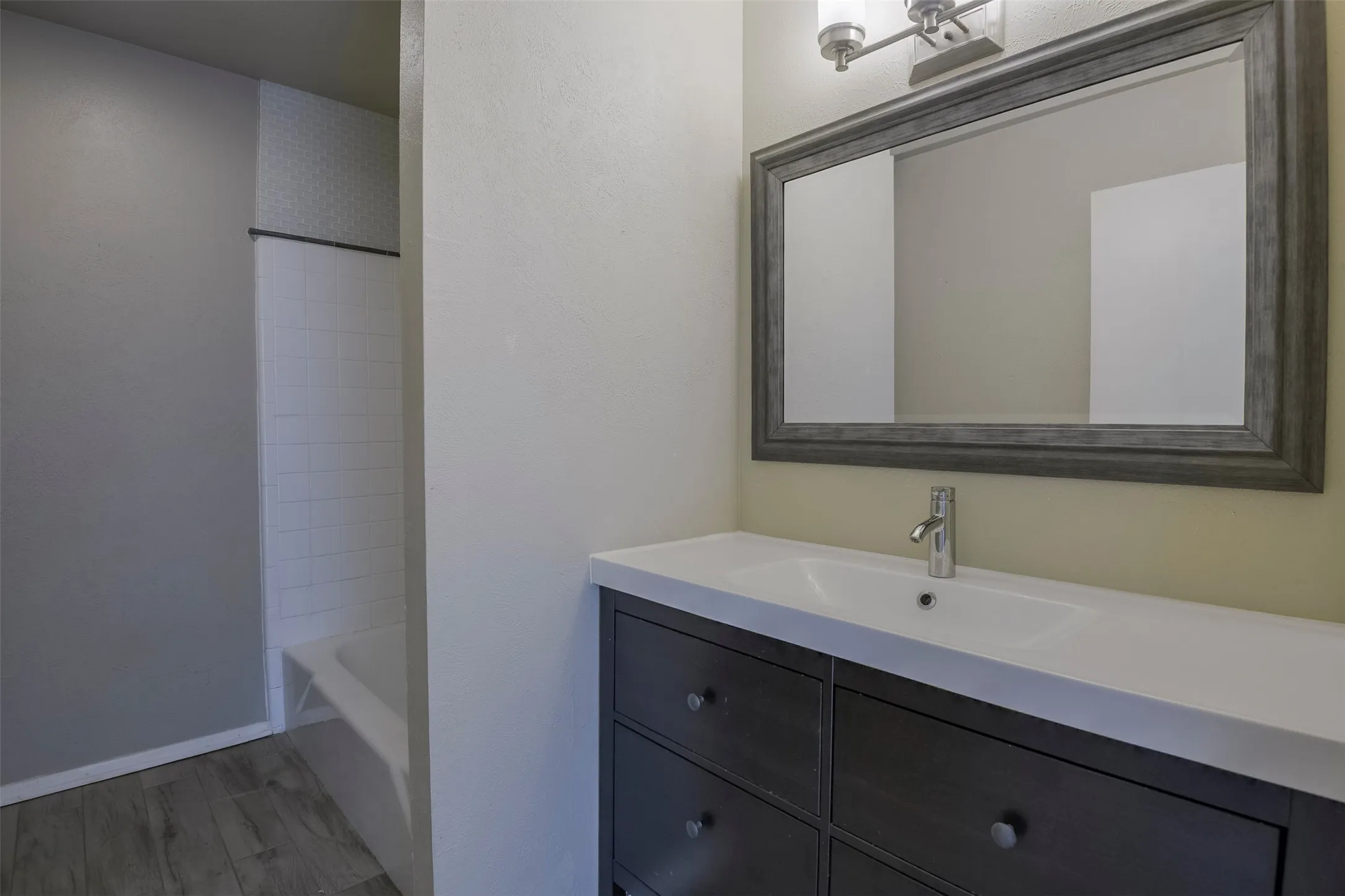 Townhouse For Sale in Tarrant County , 326 Westview Terrace, Arlington, Texas 76013, 3 Bedroom, 3 Bathroom, Garage spaces, 1,872 Sqft, built in 1969, mls#21362716, Real Estate Agent in Arlington, Homes For Sale in Tarrant county, Homes For Sale in Arlington, Realtor in Arlington Texas, Real Estate Brokerage Independent Realty Texas, Luminita Cordes Realtor