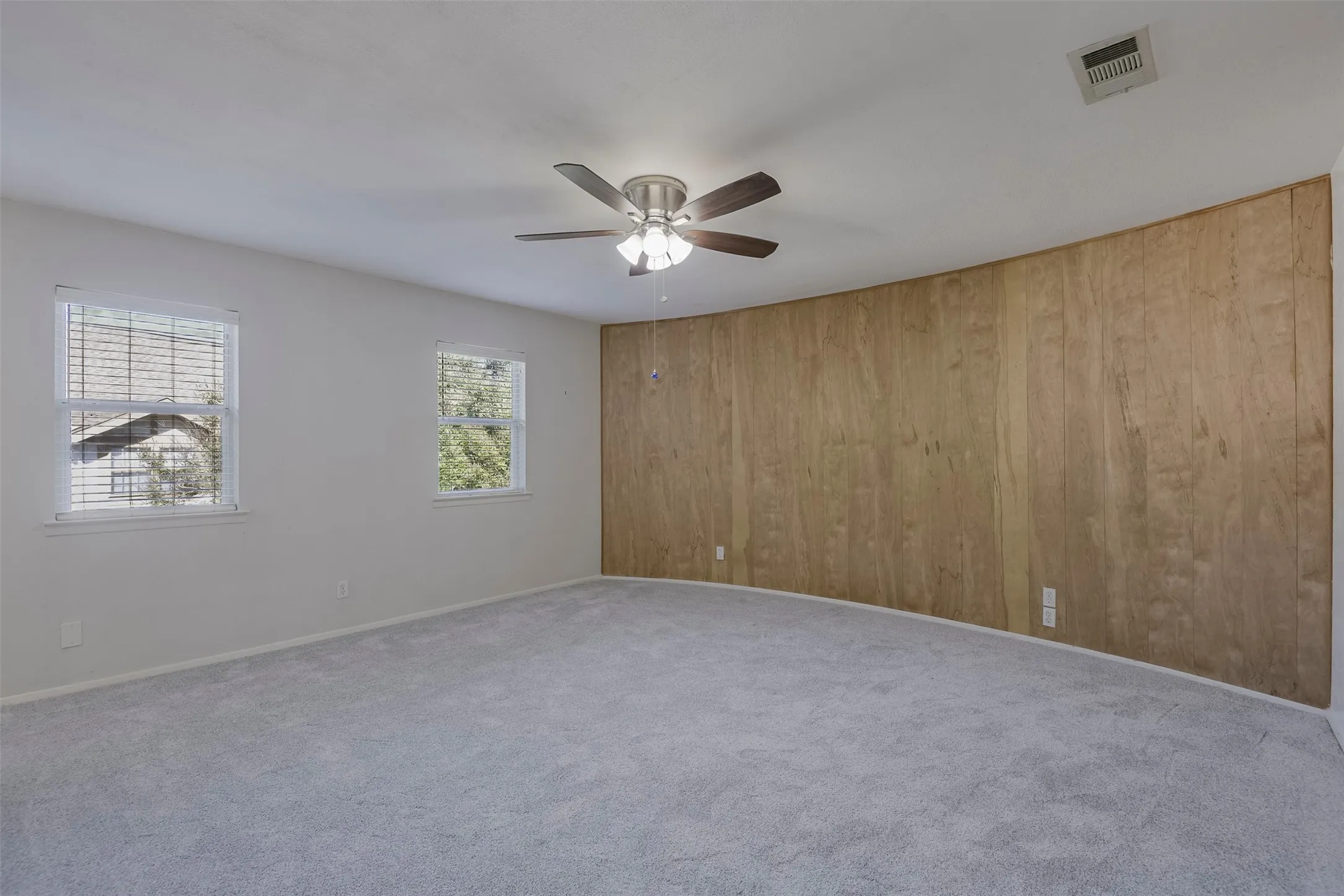 Townhouse For Sale in Tarrant County , 326 Westview Terrace, Arlington, Texas 76013, 3 Bedroom, 3 Bathroom, Garage spaces, 1,872 Sqft, built in 1969, mls#21362716, Real Estate Agent in Arlington, Homes For Sale in Tarrant county, Homes For Sale in Arlington, Realtor in Arlington Texas, Real Estate Brokerage Independent Realty Texas, Luminita Cordes Realtor