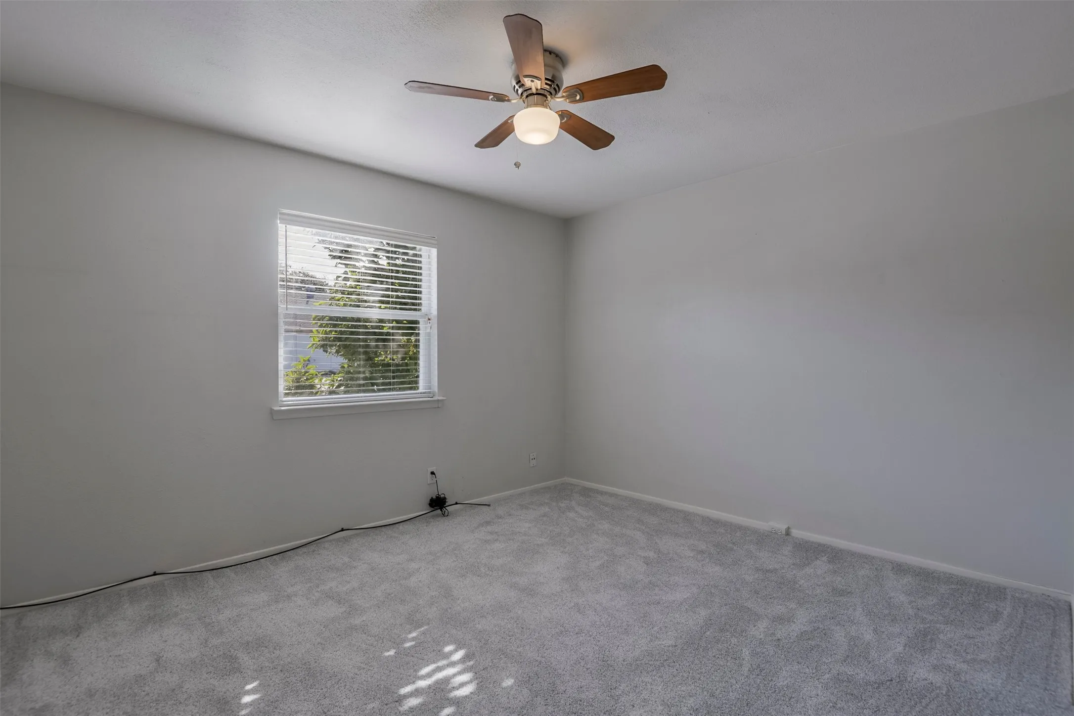 Townhouse For Sale in Tarrant County , 326 Westview Terrace, Arlington, Texas 76013, 3 Bedroom, 3 Bathroom, Garage spaces, 1,872 Sqft, built in 1969, mls#21362716, Real Estate Agent in Arlington, Homes For Sale in Tarrant county, Homes For Sale in Arlington, Realtor in Arlington Texas, Real Estate Brokerage Independent Realty Texas, Luminita Cordes Realtor