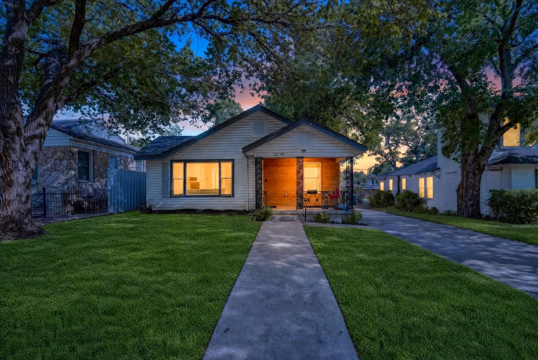Single Family Residence For Sale in Dallas County , 2739 Kingston Street, Dallas, Texas 75211, 3 Bedroom, 2 Bathroom, 2 Garage spaces, 1,320 Sqft, built in 1926, mls#21363061, Real Estate Agent in Dallas, Homes For Sale in Dallas county, Homes For Sale in Dallas, Realtor in Dallas Texas, Real Estate Brokerage Independent Realty Texas, Luminita Cordes Realtor