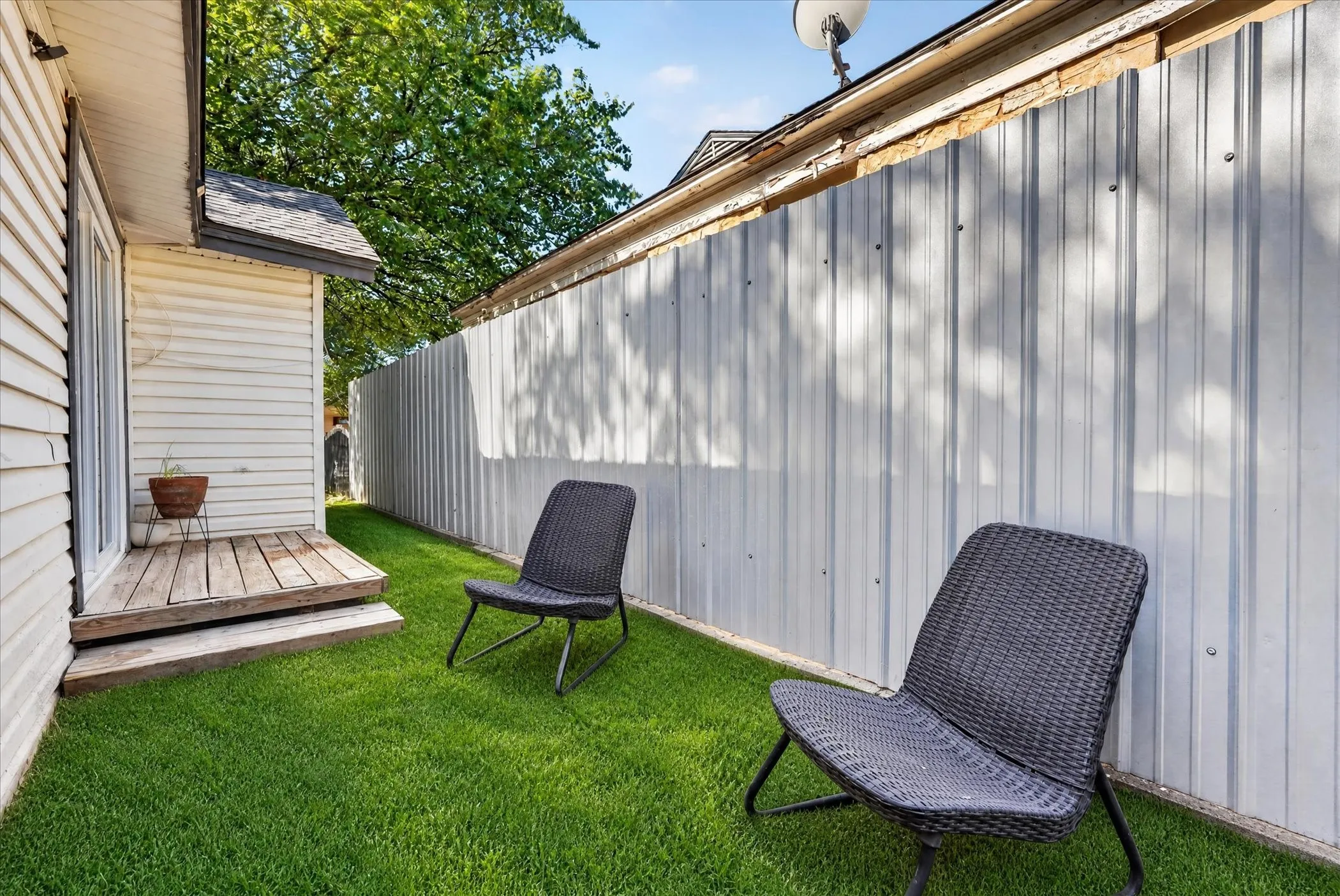 Single Family Residence For Sale in Dallas County , 2739 Kingston Street, Dallas, Texas 75211, 3 Bedroom, 2 Bathroom, 2 Garage spaces, 1,320 Sqft, built in 1926, mls#21363061, Real Estate Agent in Dallas, Homes For Sale in Dallas county, Homes For Sale in Dallas, Realtor in Dallas Texas, Real Estate Brokerage Independent Realty Texas, Luminita Cordes Realtor