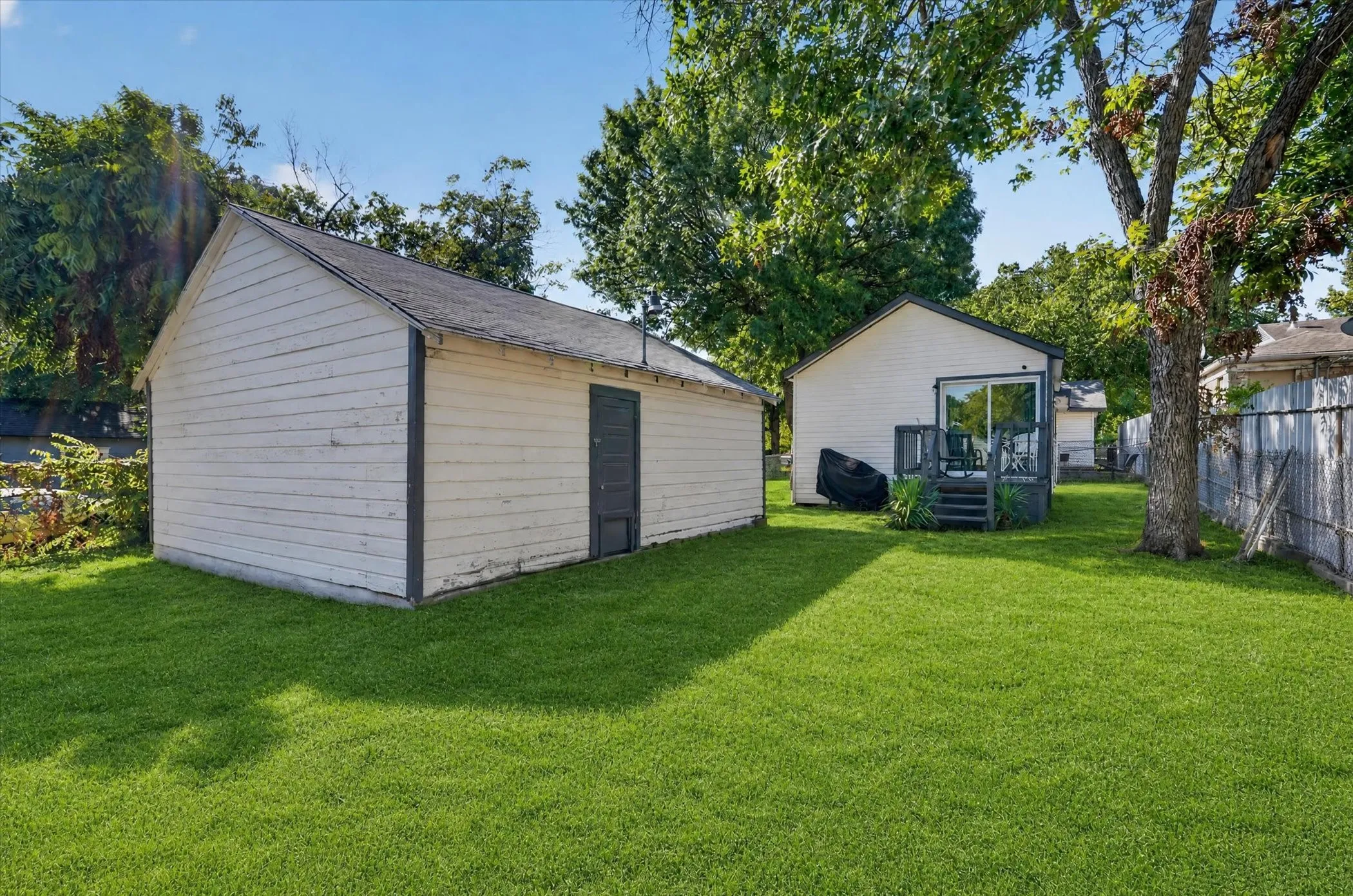 Single Family Residence For Sale in Dallas County , 2739 Kingston Street, Dallas, Texas 75211, 3 Bedroom, 2 Bathroom, 2 Garage spaces, 1,320 Sqft, built in 1926, mls#21363061, Real Estate Agent in Dallas, Homes For Sale in Dallas county, Homes For Sale in Dallas, Realtor in Dallas Texas, Real Estate Brokerage Independent Realty Texas, Luminita Cordes Realtor
