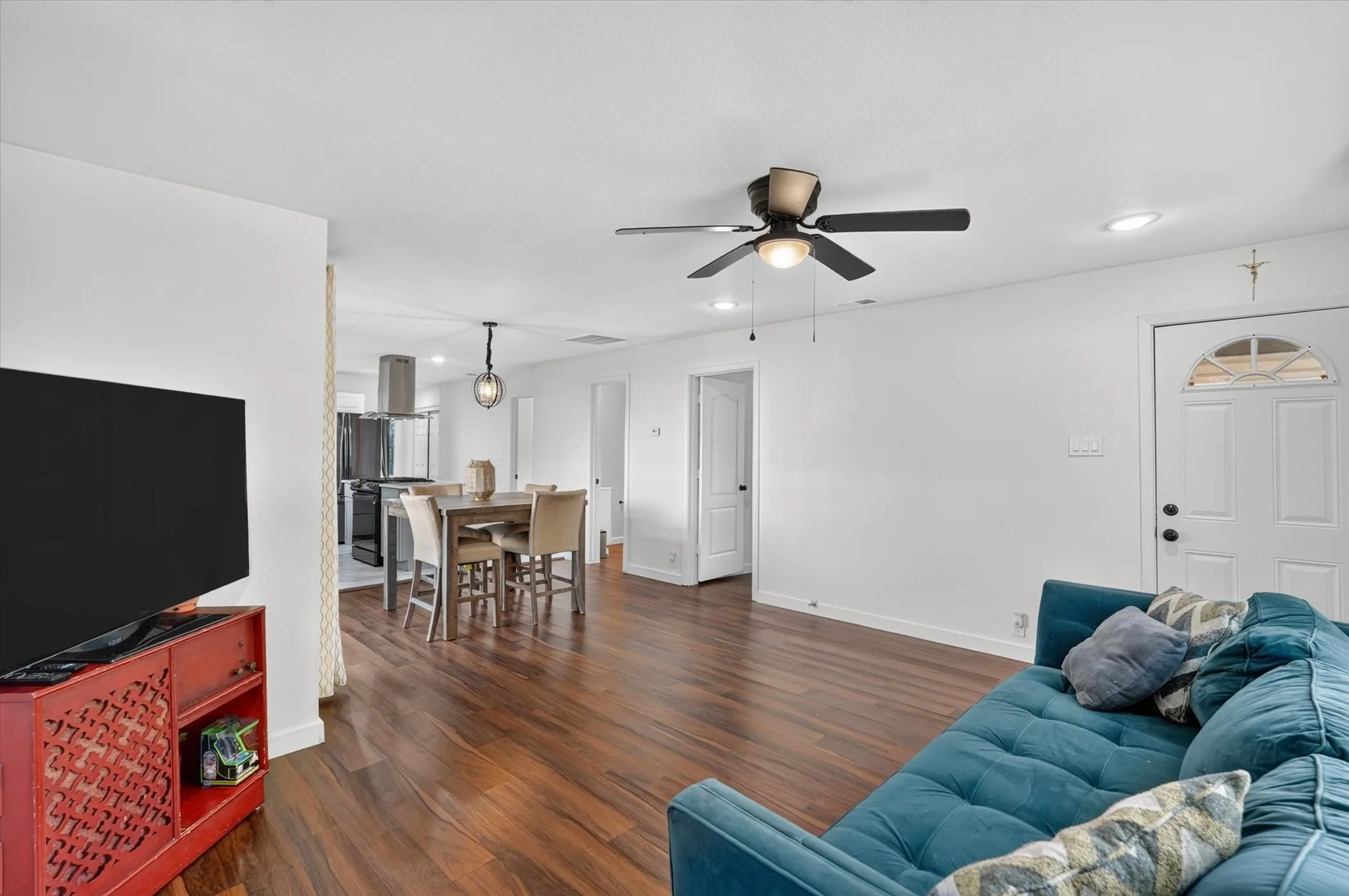 Single Family Residence For Sale in Dallas County , 2739 Kingston Street, Dallas, Texas 75211, 3 Bedroom, 2 Bathroom, 2 Garage spaces, 1,320 Sqft, built in 1926, mls#21363061, Real Estate Agent in Dallas, Homes For Sale in Dallas county, Homes For Sale in Dallas, Realtor in Dallas Texas, Real Estate Brokerage Independent Realty Texas, Luminita Cordes Realtor