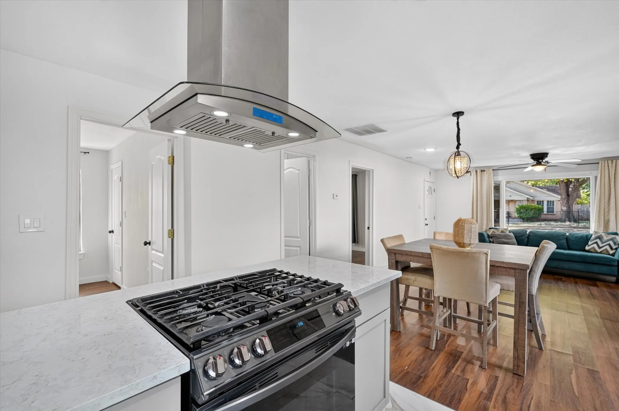 Single Family Residence For Sale in Dallas County , 2739 Kingston Street, Dallas, Texas 75211, 3 Bedroom, 2 Bathroom, 2 Garage spaces, 1,320 Sqft, built in 1926, mls#21363061, Real Estate Agent in Dallas, Homes For Sale in Dallas county, Homes For Sale in Dallas, Realtor in Dallas Texas, Real Estate Brokerage Independent Realty Texas, Luminita Cordes Realtor