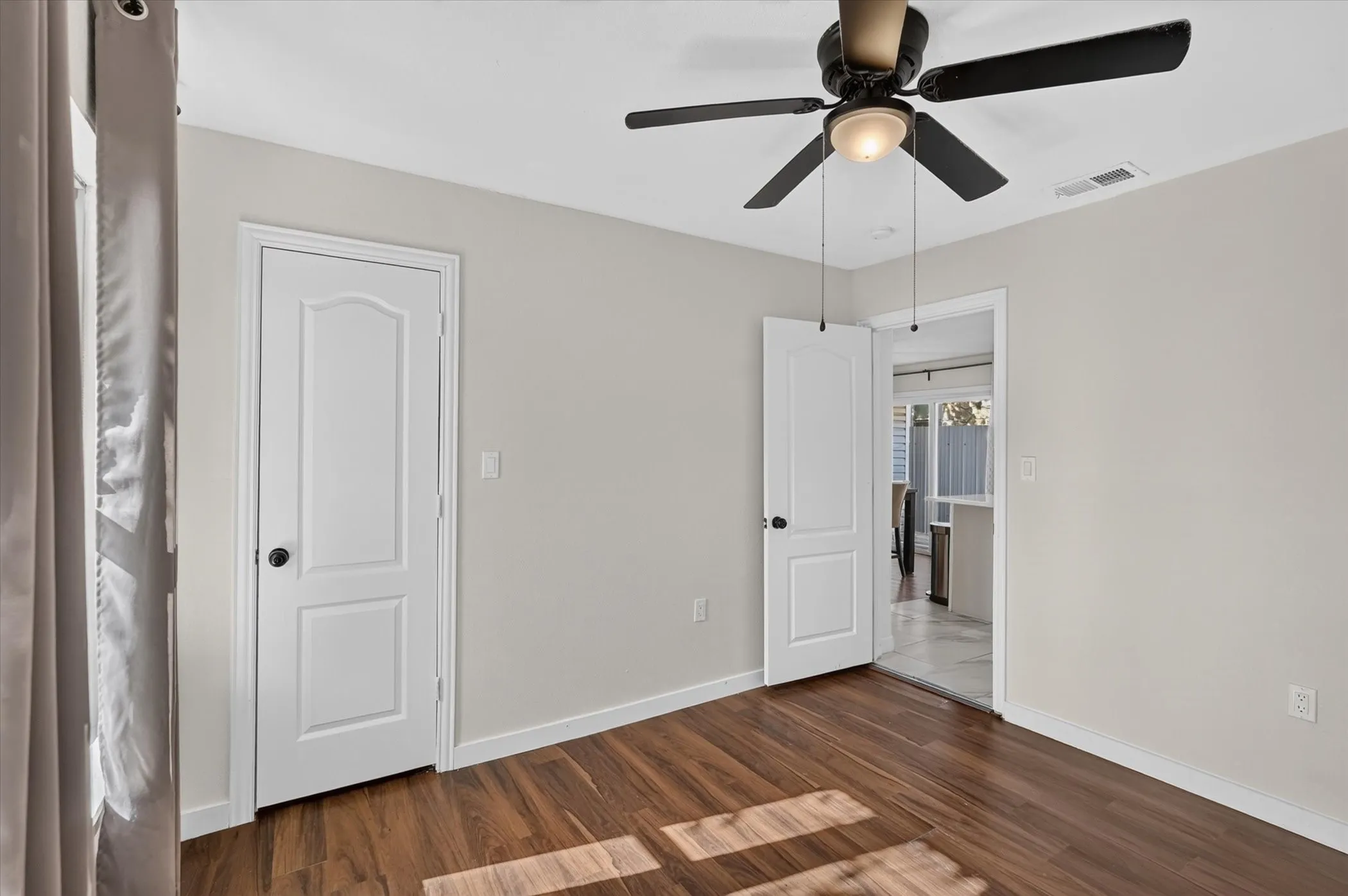 Single Family Residence For Sale in Dallas County , 2739 Kingston Street, Dallas, Texas 75211, 3 Bedroom, 2 Bathroom, 2 Garage spaces, 1,320 Sqft, built in 1926, mls#21363061, Real Estate Agent in Dallas, Homes For Sale in Dallas county, Homes For Sale in Dallas, Realtor in Dallas Texas, Real Estate Brokerage Independent Realty Texas, Luminita Cordes Realtor