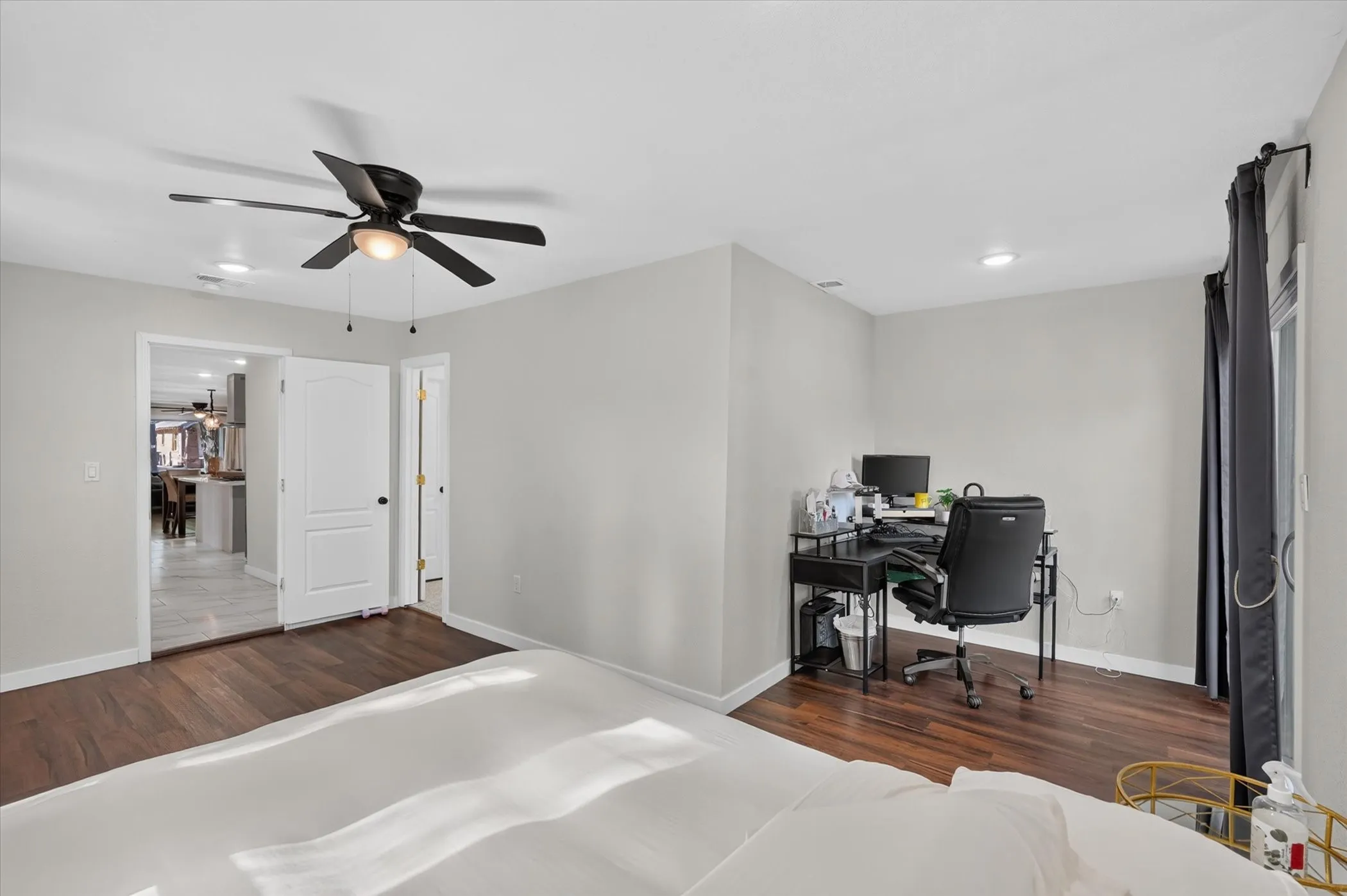 Single Family Residence For Sale in Dallas County , 2739 Kingston Street, Dallas, Texas 75211, 3 Bedroom, 2 Bathroom, 2 Garage spaces, 1,320 Sqft, built in 1926, mls#21363061, Real Estate Agent in Dallas, Homes For Sale in Dallas county, Homes For Sale in Dallas, Realtor in Dallas Texas, Real Estate Brokerage Independent Realty Texas, Luminita Cordes Realtor