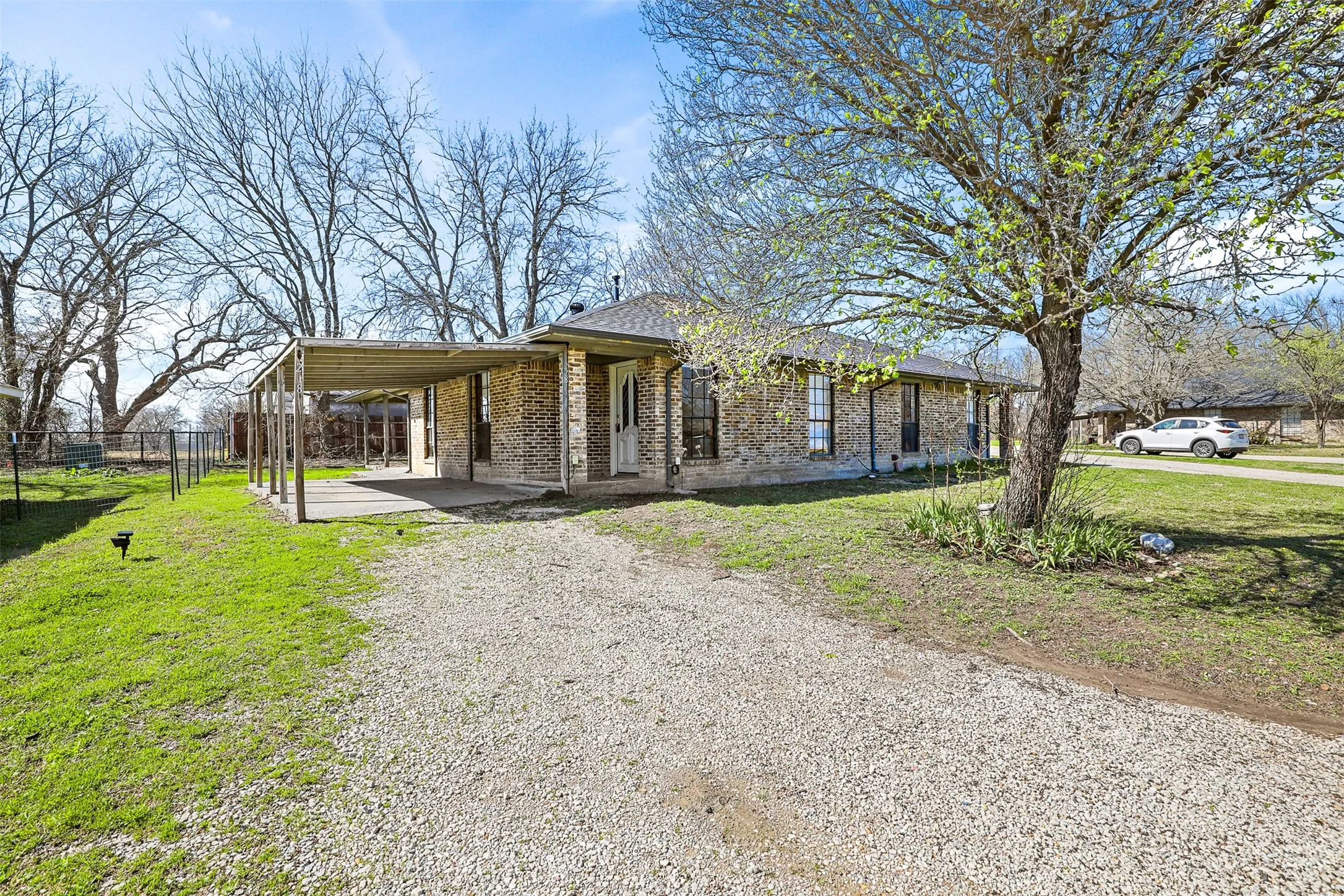 Duplex For Rent in Collin County , 226 E Pritchard Lane 228, Blue Ridge, Texas 75424, 2 Bedroom, 2 Bathroom, Garage spaces, 2,128 Sqft, built in 1986, Price $1,350, mls#21363928, Real Estate Agent in Blue Ridge, Homes For Rent in Collin county, Homes For Rent in Blue Ridge, Realtor in Blue Ridge Texas, Real Estate Brokerage Independent Realty Texas, Luminita Cordes Realtor