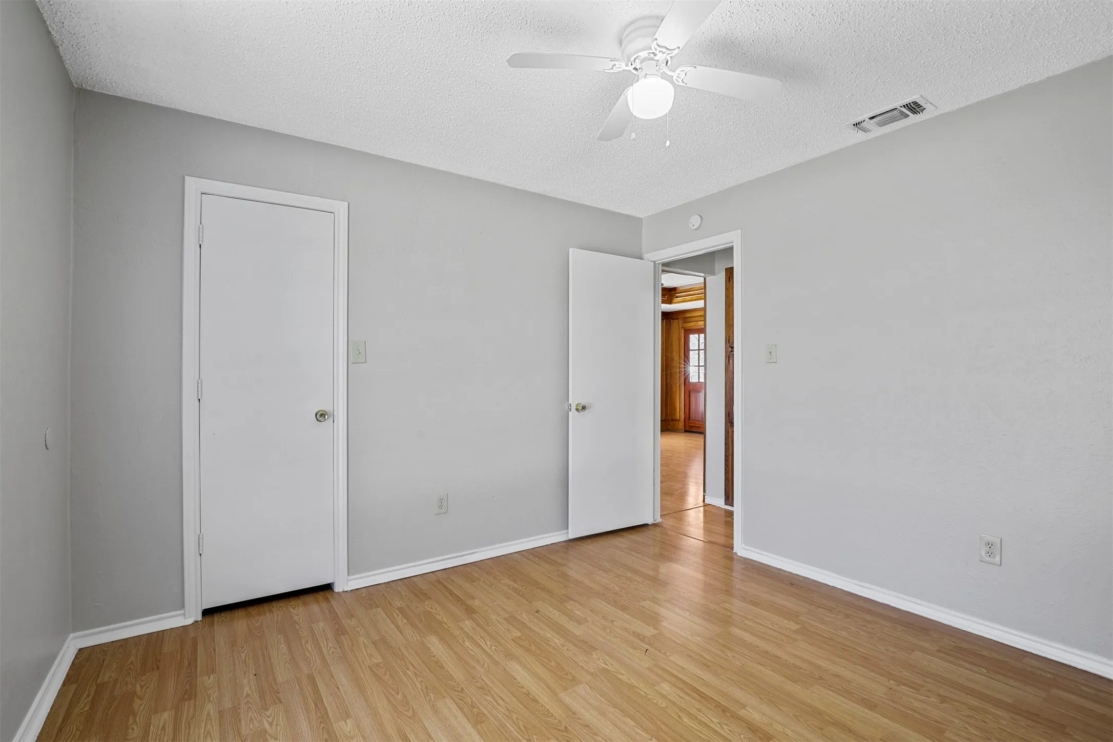 Duplex For Rent in Collin County , 226 E Pritchard Lane 228, Blue Ridge, Texas 75424, 2 Bedroom, 2 Bathroom, Garage spaces, 2,128 Sqft, built in 1986, Price $1,350, mls#21363928, Real Estate Agent in Blue Ridge, Homes For Rent in Collin county, Homes For Rent in Blue Ridge, Realtor in Blue Ridge Texas, Real Estate Brokerage Independent Realty Texas, Luminita Cordes Realtor