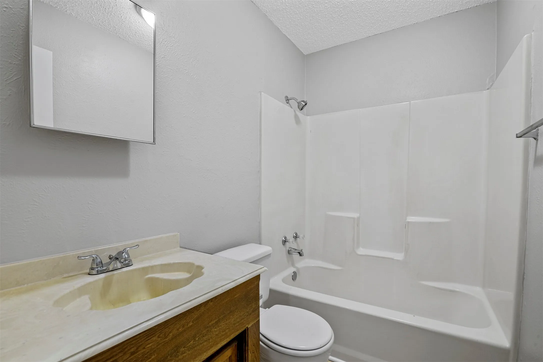 Duplex For Rent in Collin County , 226 E Pritchard Lane 228, Blue Ridge, Texas 75424, 2 Bedroom, 2 Bathroom, Garage spaces, 2,128 Sqft, built in 1986, Price $1,350, mls#21363928, Real Estate Agent in Blue Ridge, Homes For Rent in Collin county, Homes For Rent in Blue Ridge, Realtor in Blue Ridge Texas, Real Estate Brokerage Independent Realty Texas, Luminita Cordes Realtor