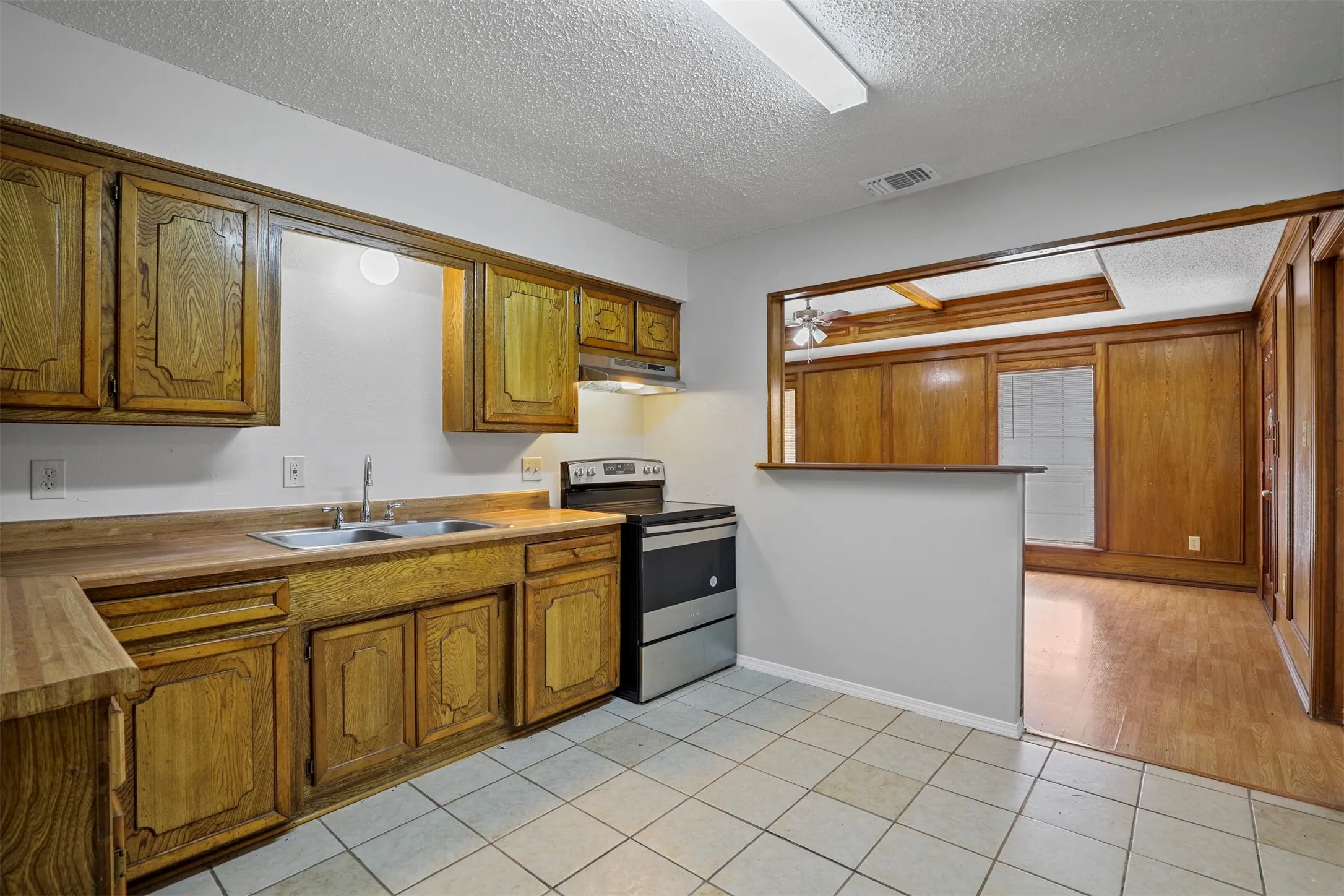 Duplex For Rent in Collin County , 226 E Pritchard Lane 228, Blue Ridge, Texas 75424, 2 Bedroom, 2 Bathroom, Garage spaces, 2,128 Sqft, built in 1986, Price $1,350, mls#21363928, Real Estate Agent in Blue Ridge, Homes For Rent in Collin county, Homes For Rent in Blue Ridge, Realtor in Blue Ridge Texas, Real Estate Brokerage Independent Realty Texas, Luminita Cordes Realtor