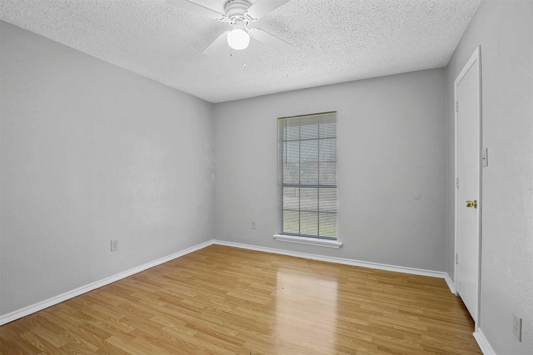 Duplex For Rent in Collin County , 226 E Pritchard Lane 228, Blue Ridge, Texas 75424, 2 Bedroom, 2 Bathroom, Garage spaces, 2,128 Sqft, built in 1986, Price $1,350, mls#21363928, Real Estate Agent in Blue Ridge, Homes For Rent in Collin county, Homes For Rent in Blue Ridge, Realtor in Blue Ridge Texas, Real Estate Brokerage Independent Realty Texas, Luminita Cordes Realtor