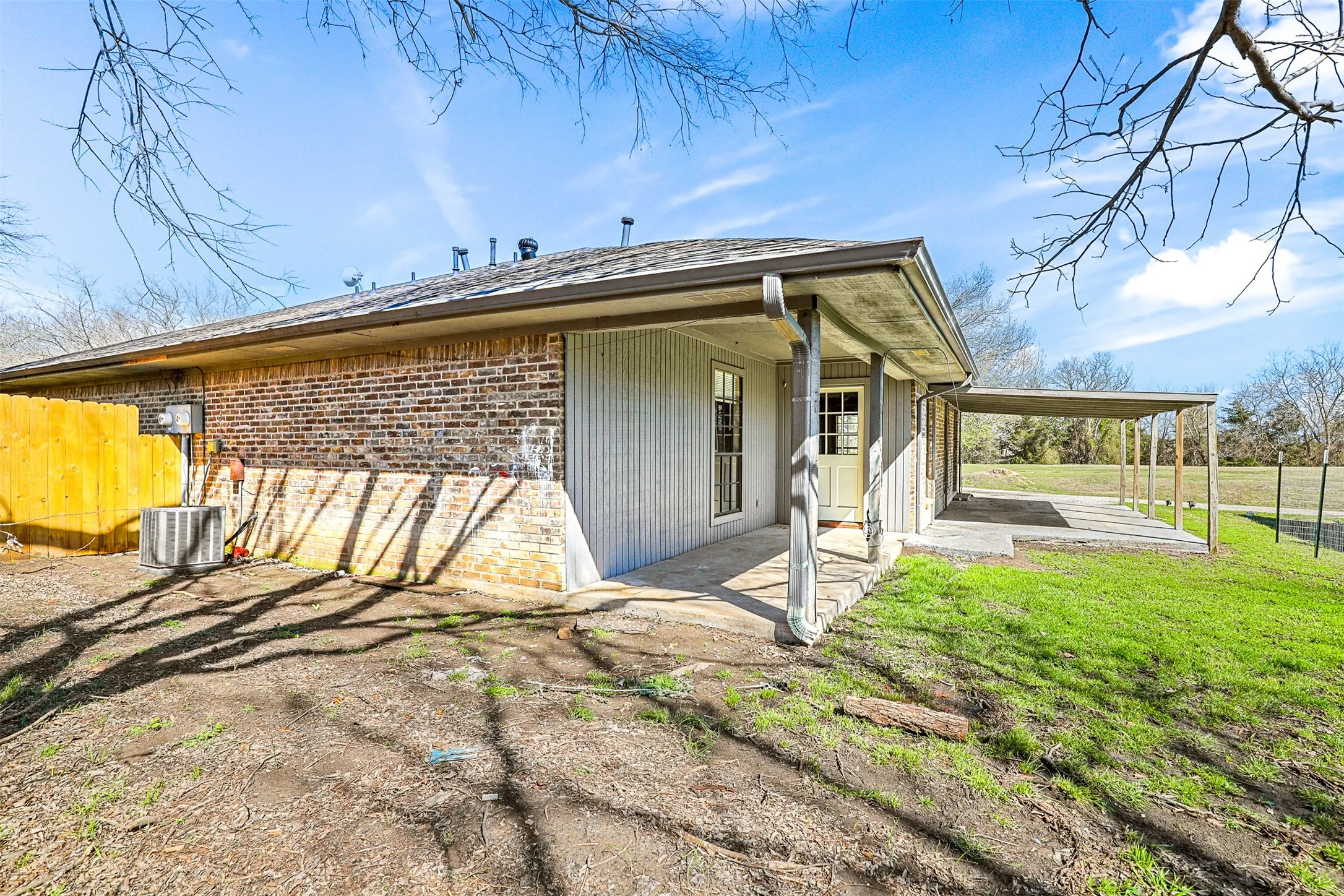 Duplex For Rent in Collin County , 226 E Pritchard Lane 228, Blue Ridge, Texas 75424, 2 Bedroom, 2 Bathroom, Garage spaces, 2,128 Sqft, built in 1986, Price $1,350, mls#21363928, Real Estate Agent in Blue Ridge, Homes For Rent in Collin county, Homes For Rent in Blue Ridge, Realtor in Blue Ridge Texas, Real Estate Brokerage Independent Realty Texas, Luminita Cordes Realtor