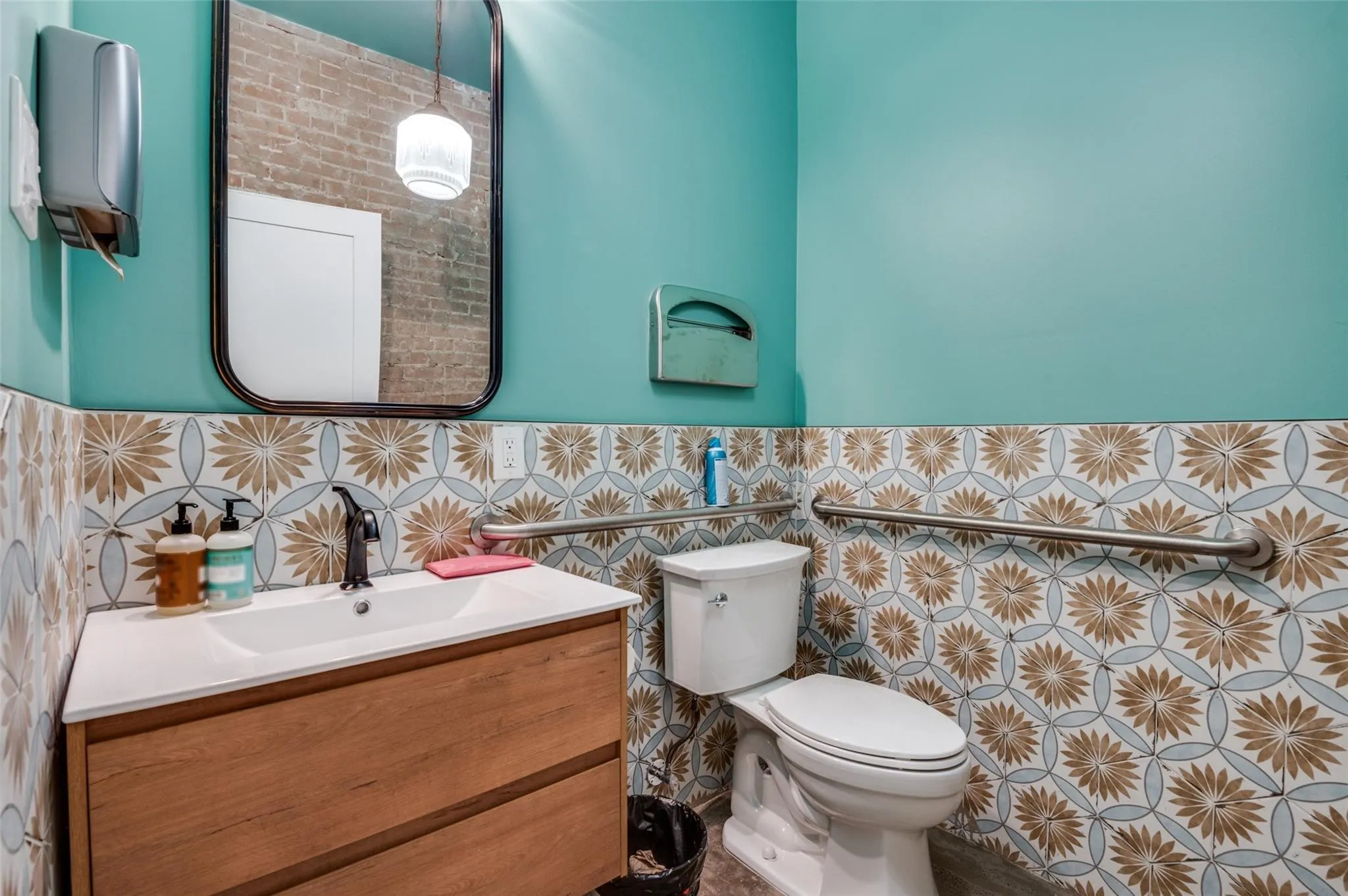 Office For Rent in Dallas County , 3106 Swiss Avenue 3106, Dallas, Texas 75204, 0, 0, Garage spaces, 0 Sqft, built in 1940, Price $9,500, mls#21363930, Real Estate Agent in Dallas, Homes For Rent in Dallas county, Homes For Rent in Dallas, Realtor in Dallas Texas, Real Estate Brokerage Independent Realty Texas, Luminita Cordes Realtor