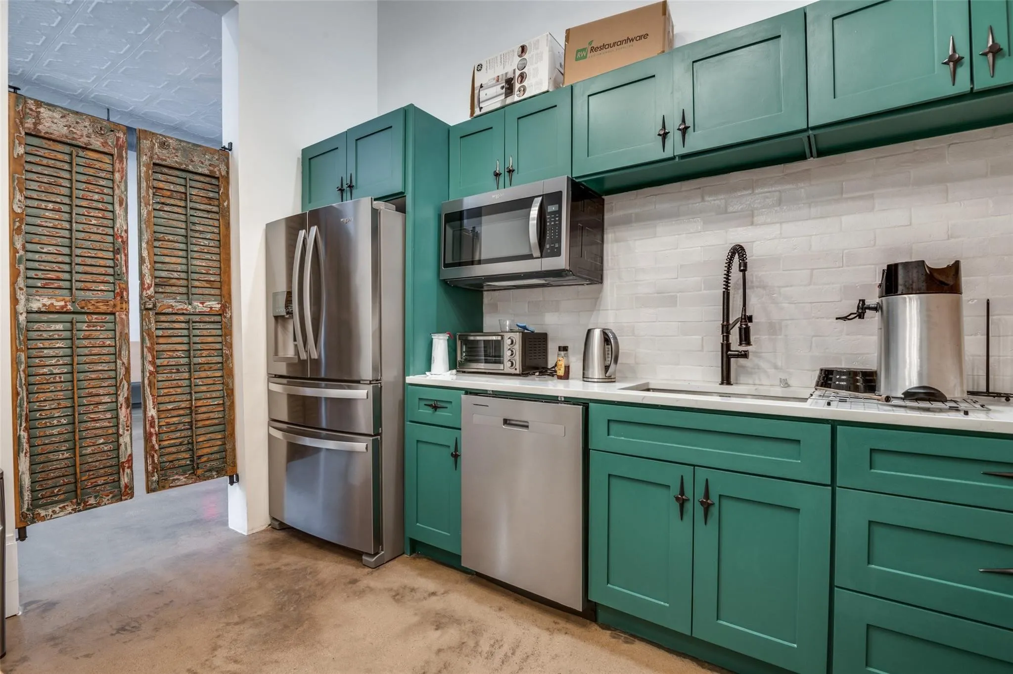 Office For Rent in Dallas County , 3106 Swiss Avenue 3106, Dallas, Texas 75204, 0, 0, Garage spaces, 0 Sqft, built in 1940, Price $9,500, mls#21363930, Real Estate Agent in Dallas, Homes For Rent in Dallas county, Homes For Rent in Dallas, Realtor in Dallas Texas, Real Estate Brokerage Independent Realty Texas, Luminita Cordes Realtor