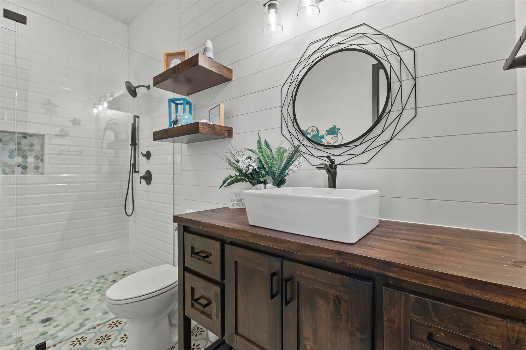 Pool Bathroom (5)