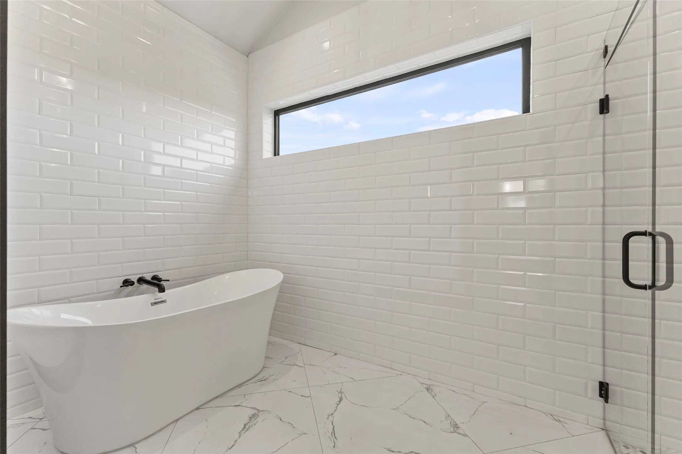 Single Family Residence For Sale in Rockwall County , 531 Highpoint Road, Royse City, Texas 75189, 5 Bedroom, 5 Bathroom, 3 Garage spaces, 8,210 Sqft, built in 2022, mls#21360525, Real Estate Agent in Royse City, Homes For Sale in Rockwall county, Homes For Sale in Royse City, Realtor in Royse City Texas, Real Estate Brokerage Independent Realty Texas, Luminita Cordes Realtor