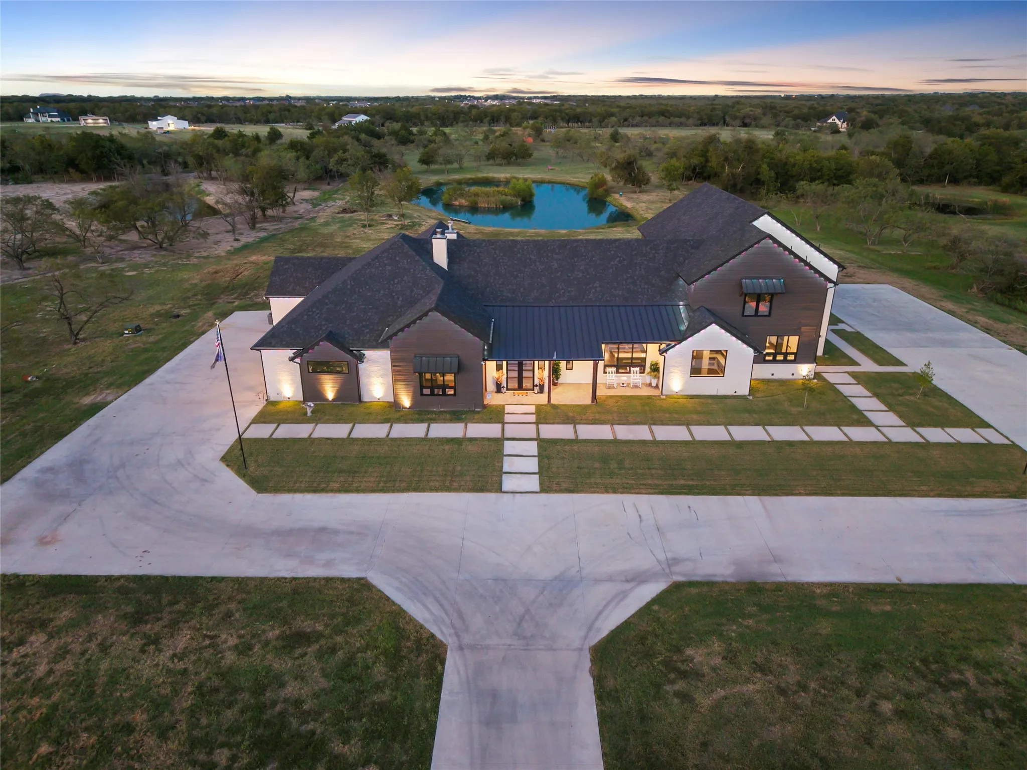 Single Family Residence For Sale in Rockwall County , 531 Highpoint Road, Royse City, Texas 75189, 5 Bedroom, 5 Bathroom, 3 Garage spaces, 8,210 Sqft, built in 2022, mls#21360525, Real Estate Agent in Royse City, Homes For Sale in Rockwall county, Homes For Sale in Royse City, Realtor in Royse City Texas, Real Estate Brokerage Independent Realty Texas, Luminita Cordes Realtor