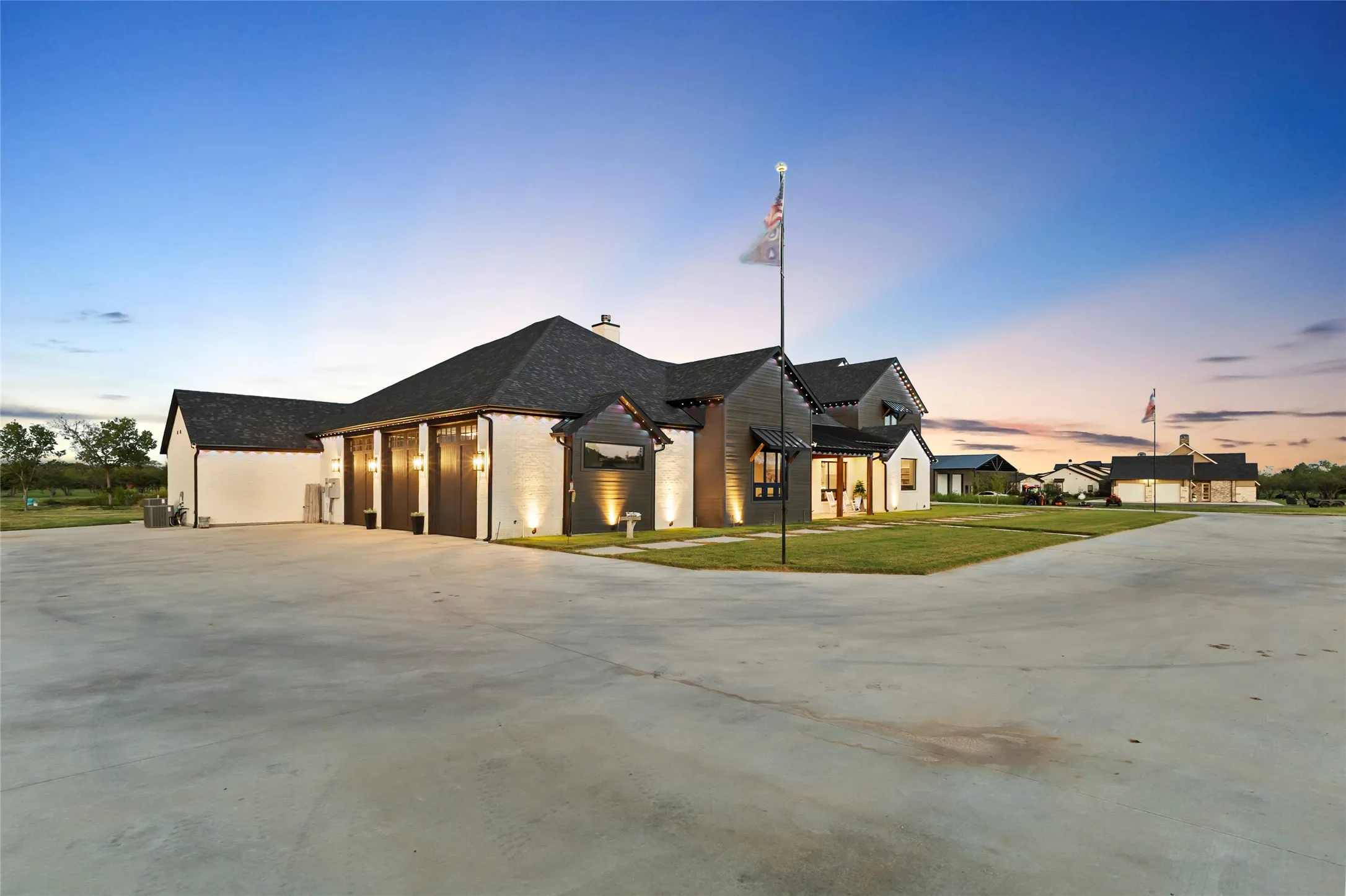 Single Family Residence For Sale in Rockwall County , 531 Highpoint Road, Royse City, Texas 75189, 5 Bedroom, 5 Bathroom, 3 Garage spaces, 8,210 Sqft, built in 2022, mls#21360525, Real Estate Agent in Royse City, Homes For Sale in Rockwall county, Homes For Sale in Royse City, Realtor in Royse City Texas, Real Estate Brokerage Independent Realty Texas, Luminita Cordes Realtor