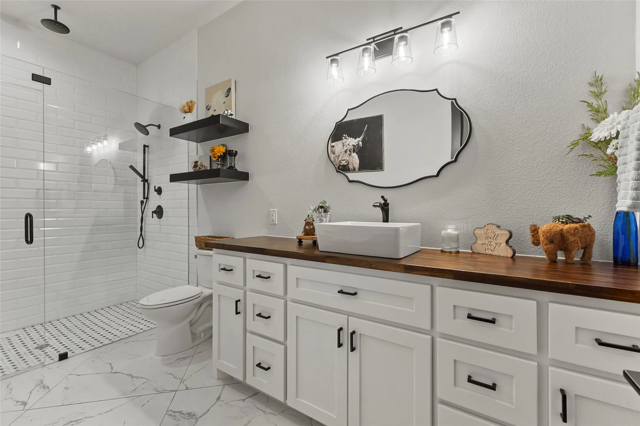Downstairs guest bathroom (2)