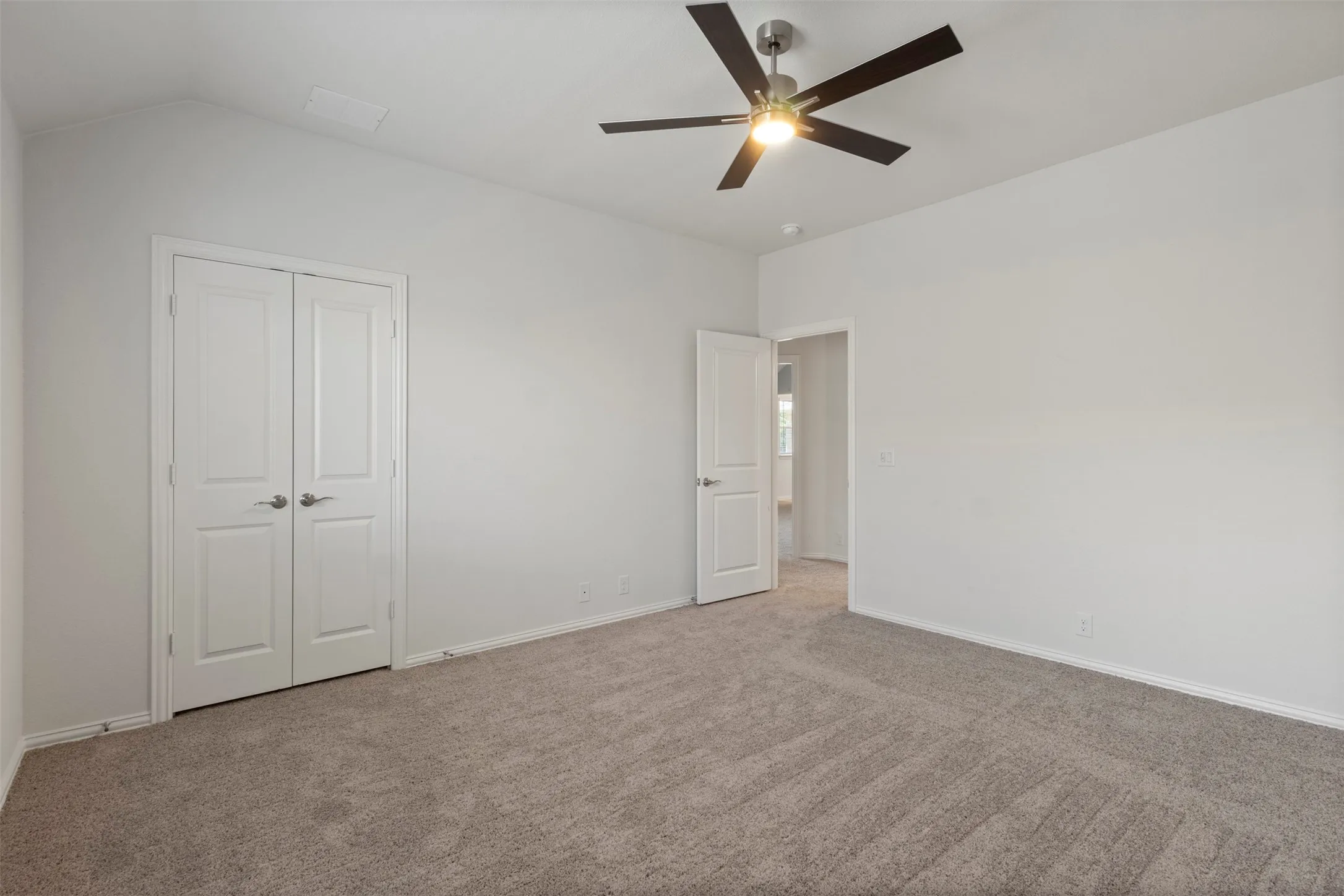 Single Family Residence For Rent in Kaufman County , 3905 Holly Springs Lane, Kaufman, Texas 75142, 5 Bedroom, 4 Bathroom, 2 Garage spaces, 3,260 Sqft, built in 2023, mls#21357050, Real Estate Agent in Kaufman, Homes For Rent in Kaufman county, Homes For Rent in Kaufman, Realtor in Kaufman Texas, Real Estate Brokerage Independent Realty Texas, Luminita Cordes Realtor