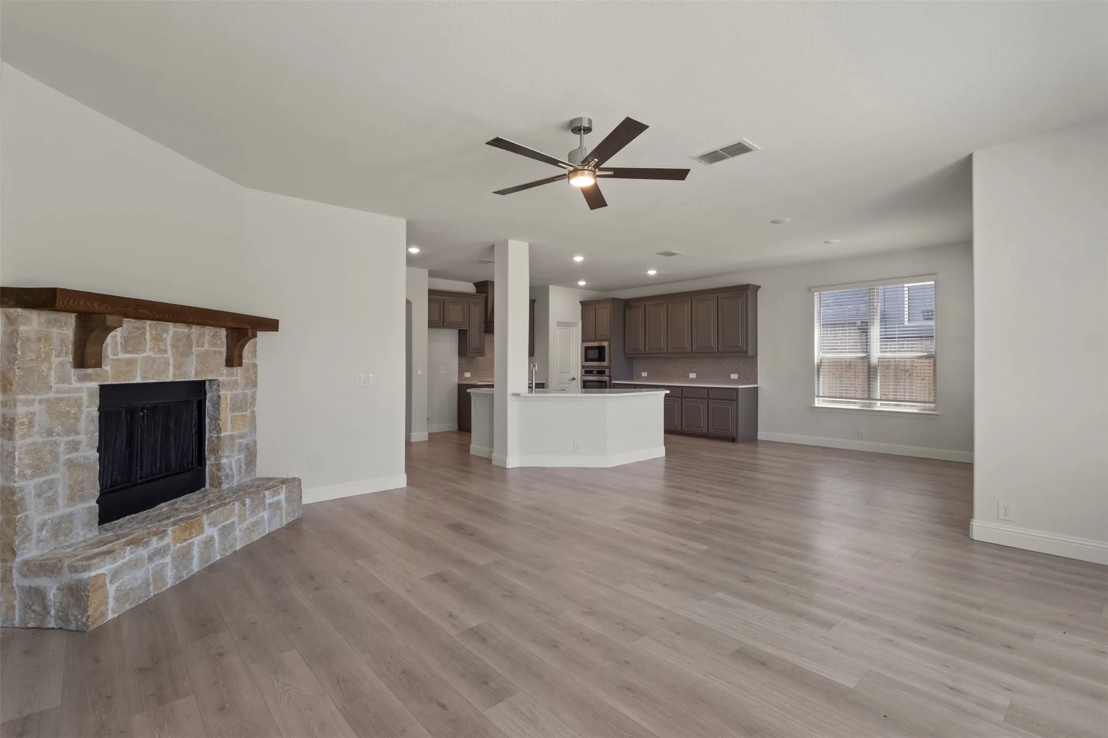 Single Family Residence For Rent in Kaufman County , 3905 Holly Springs Lane, Kaufman, Texas 75142, 5 Bedroom, 4 Bathroom, 2 Garage spaces, 3,260 Sqft, built in 2023, mls#21357050, Real Estate Agent in Kaufman, Homes For Rent in Kaufman county, Homes For Rent in Kaufman, Realtor in Kaufman Texas, Real Estate Brokerage Independent Realty Texas, Luminita Cordes Realtor