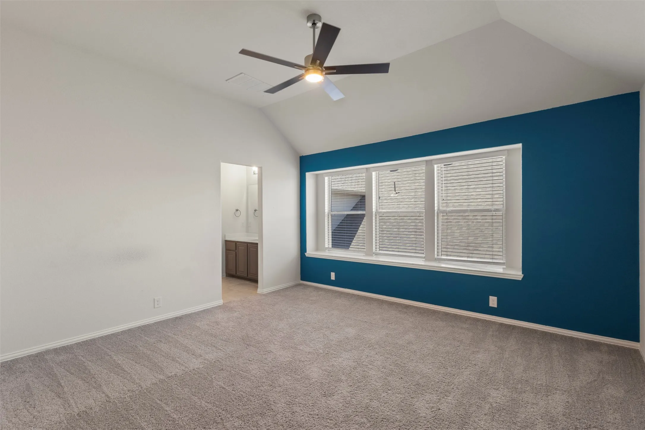 Single Family Residence For Rent in Kaufman County , 3905 Holly Springs Lane, Kaufman, Texas 75142, 5 Bedroom, 4 Bathroom, 2 Garage spaces, 3,260 Sqft, built in 2023, mls#21357050, Real Estate Agent in Kaufman, Homes For Rent in Kaufman county, Homes For Rent in Kaufman, Realtor in Kaufman Texas, Real Estate Brokerage Independent Realty Texas, Luminita Cordes Realtor