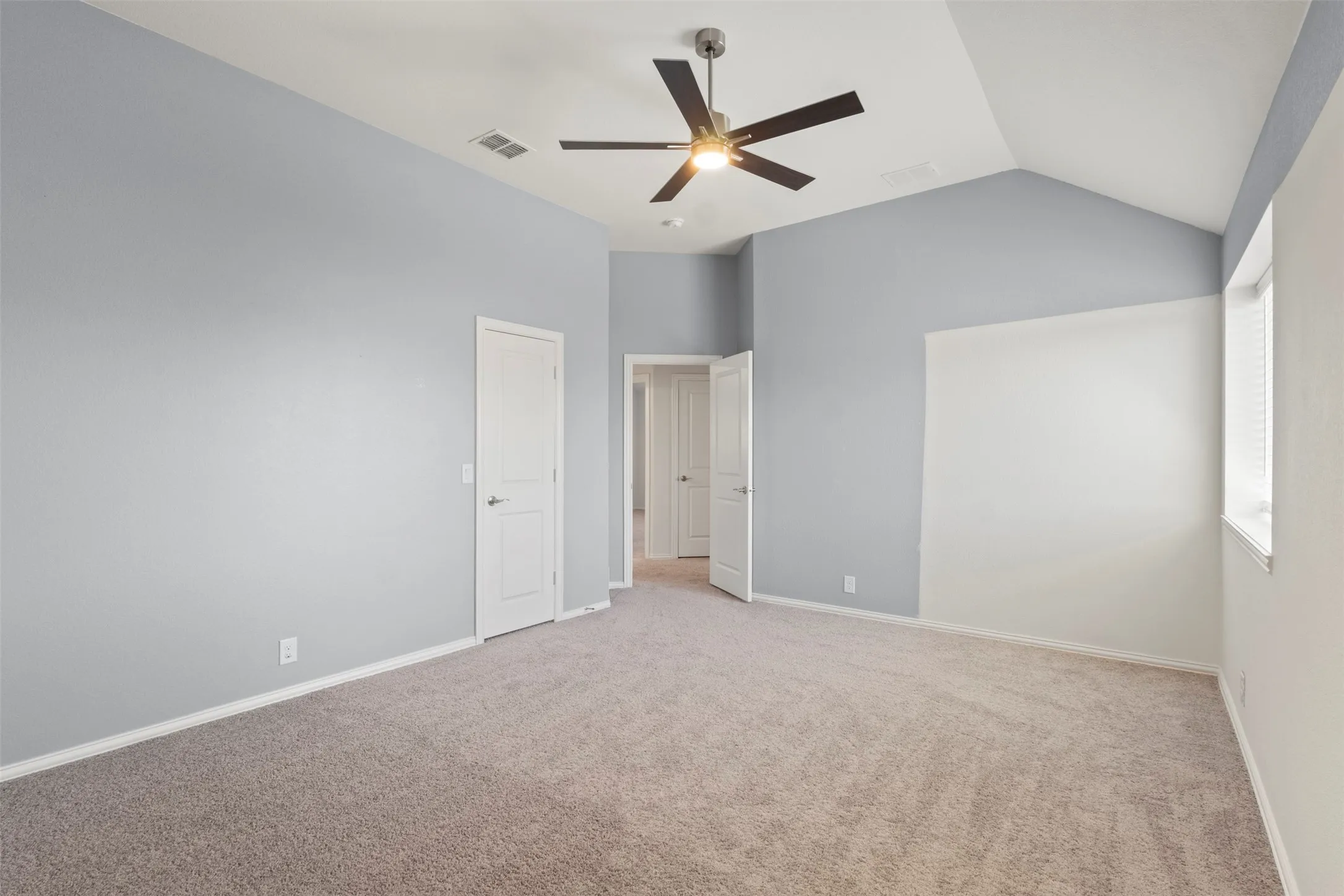 Single Family Residence For Rent in Kaufman County , 3905 Holly Springs Lane, Kaufman, Texas 75142, 5 Bedroom, 4 Bathroom, 2 Garage spaces, 3,260 Sqft, built in 2023, mls#21357050, Real Estate Agent in Kaufman, Homes For Rent in Kaufman county, Homes For Rent in Kaufman, Realtor in Kaufman Texas, Real Estate Brokerage Independent Realty Texas, Luminita Cordes Realtor