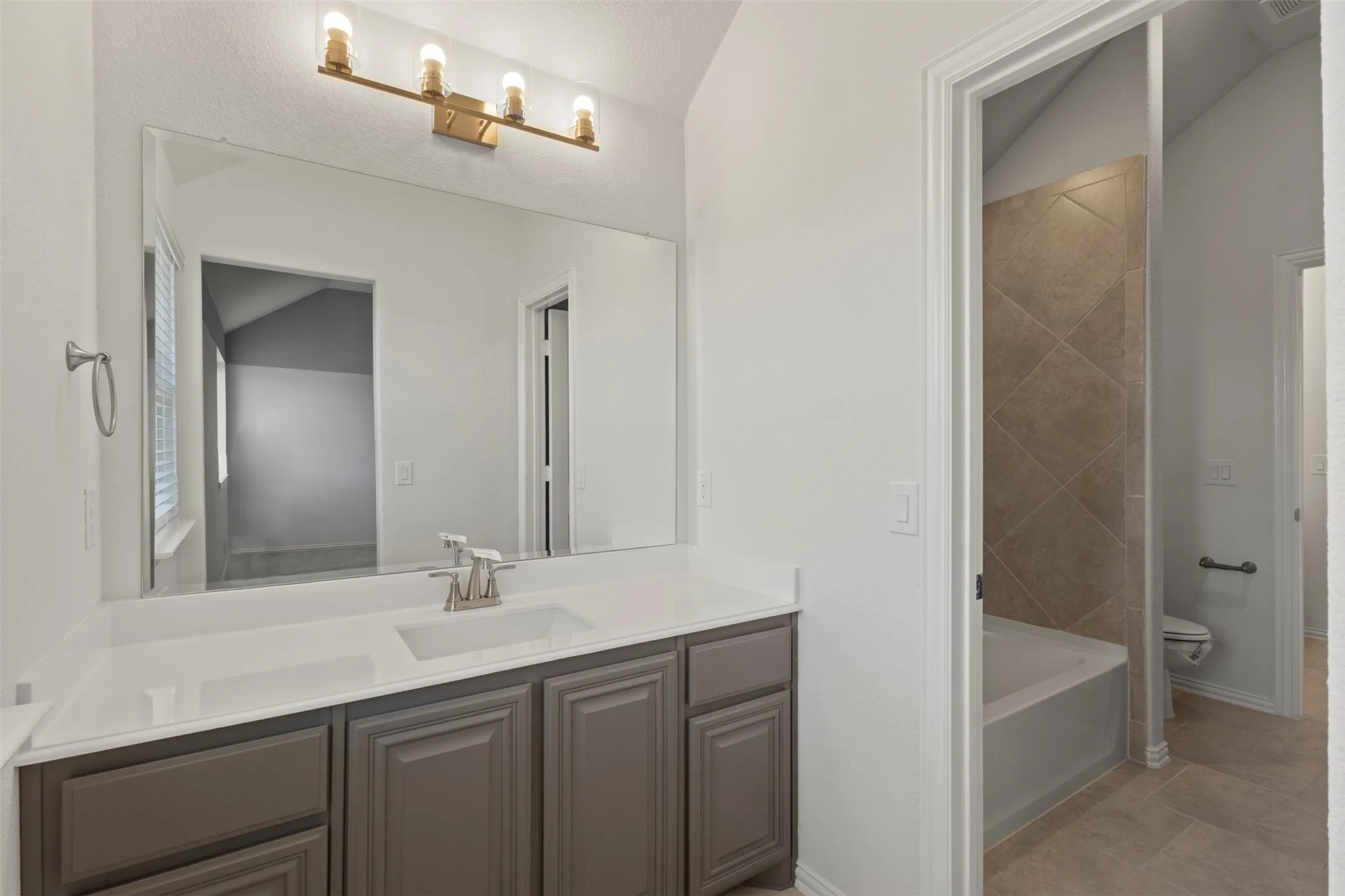 Single Family Residence For Rent in Kaufman County , 3905 Holly Springs Lane, Kaufman, Texas 75142, 5 Bedroom, 4 Bathroom, 2 Garage spaces, 3,260 Sqft, built in 2023, mls#21357050, Real Estate Agent in Kaufman, Homes For Rent in Kaufman county, Homes For Rent in Kaufman, Realtor in Kaufman Texas, Real Estate Brokerage Independent Realty Texas, Luminita Cordes Realtor