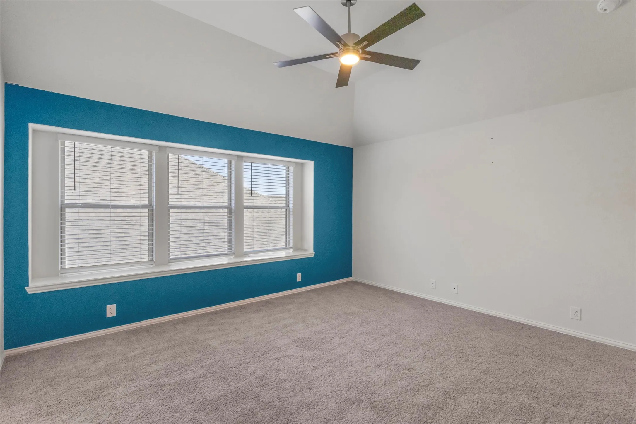 Single Family Residence For Rent in Kaufman County , 3905 Holly Springs Lane, Kaufman, Texas 75142, 5 Bedroom, 4 Bathroom, 2 Garage spaces, 3,260 Sqft, built in 2023, mls#21357050, Real Estate Agent in Kaufman, Homes For Rent in Kaufman county, Homes For Rent in Kaufman, Realtor in Kaufman Texas, Real Estate Brokerage Independent Realty Texas, Luminita Cordes Realtor