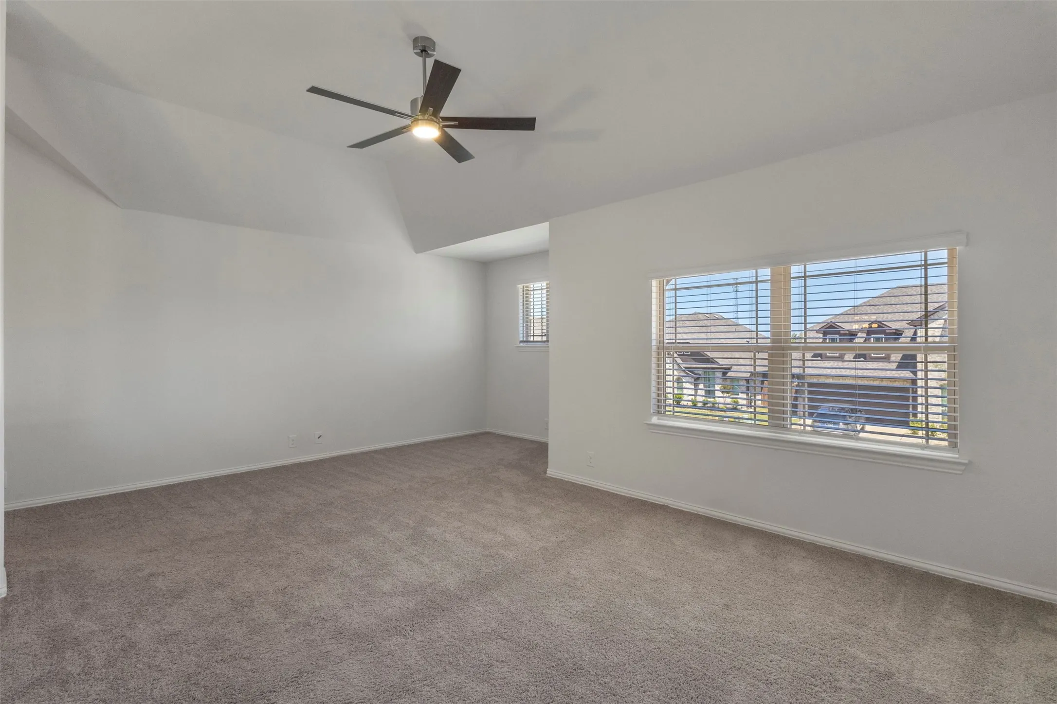 Single Family Residence For Rent in Kaufman County , 3905 Holly Springs Lane, Kaufman, Texas 75142, 5 Bedroom, 4 Bathroom, 2 Garage spaces, 3,260 Sqft, built in 2023, mls#21357050, Real Estate Agent in Kaufman, Homes For Rent in Kaufman county, Homes For Rent in Kaufman, Realtor in Kaufman Texas, Real Estate Brokerage Independent Realty Texas, Luminita Cordes Realtor