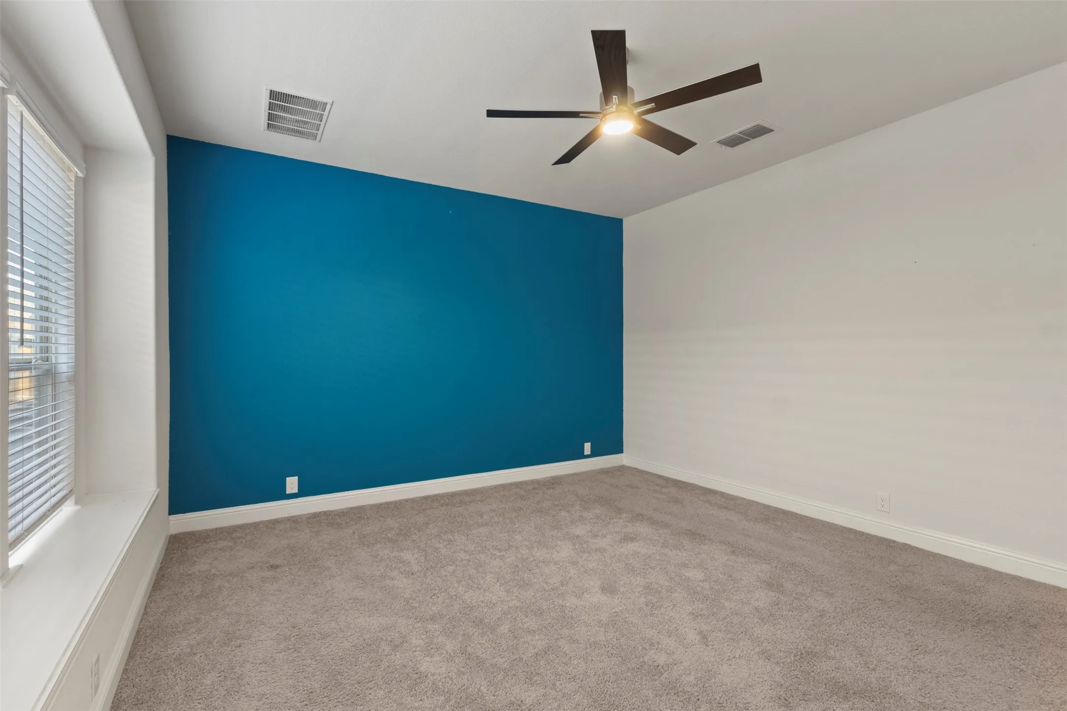 Single Family Residence For Rent in Kaufman County , 3905 Holly Springs Lane, Kaufman, Texas 75142, 5 Bedroom, 4 Bathroom, 2 Garage spaces, 3,260 Sqft, built in 2023, mls#21357050, Real Estate Agent in Kaufman, Homes For Rent in Kaufman county, Homes For Rent in Kaufman, Realtor in Kaufman Texas, Real Estate Brokerage Independent Realty Texas, Luminita Cordes Realtor