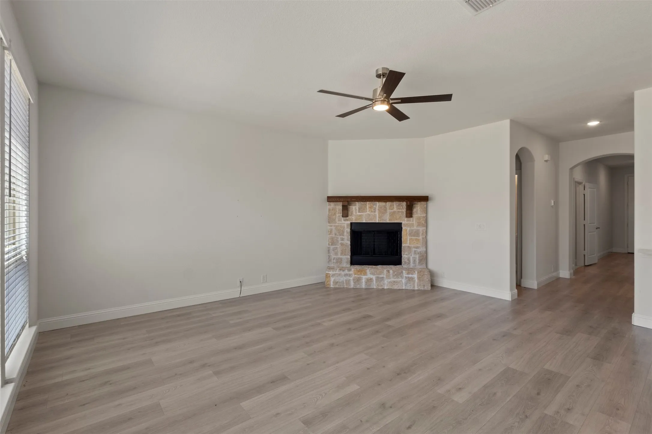 Single Family Residence For Rent in Kaufman County , 3905 Holly Springs Lane, Kaufman, Texas 75142, 5 Bedroom, 4 Bathroom, 2 Garage spaces, 3,260 Sqft, built in 2023, mls#21357050, Real Estate Agent in Kaufman, Homes For Rent in Kaufman county, Homes For Rent in Kaufman, Realtor in Kaufman Texas, Real Estate Brokerage Independent Realty Texas, Luminita Cordes Realtor