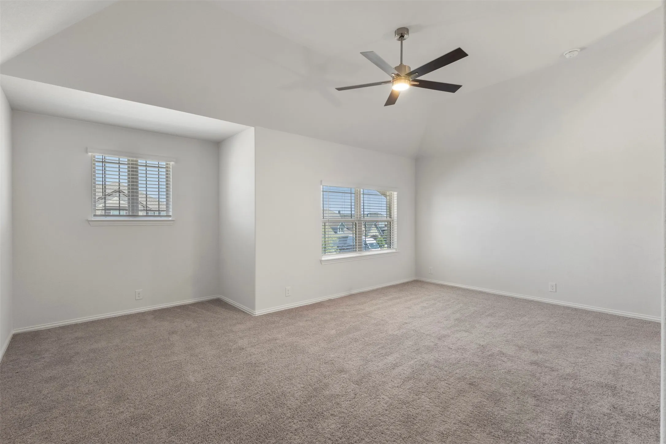 Single Family Residence For Rent in Kaufman County , 3905 Holly Springs Lane, Kaufman, Texas 75142, 5 Bedroom, 4 Bathroom, 2 Garage spaces, 3,260 Sqft, built in 2023, mls#21357050, Real Estate Agent in Kaufman, Homes For Rent in Kaufman county, Homes For Rent in Kaufman, Realtor in Kaufman Texas, Real Estate Brokerage Independent Realty Texas, Luminita Cordes Realtor