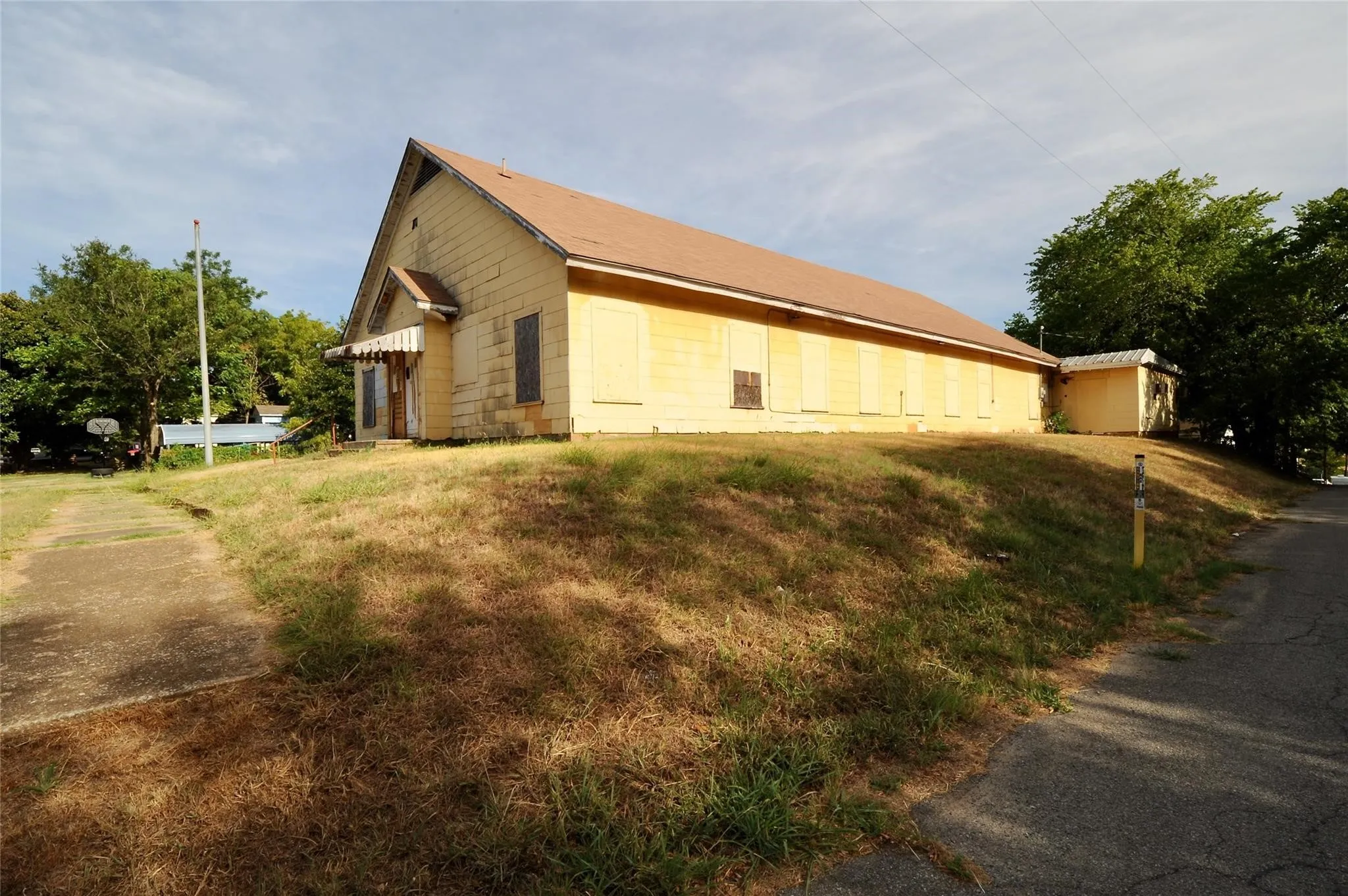 Business For Sale in Grayson County , 631 E Woodard Street, Denison, Texas 75021, 0, 0, Garage spaces, 0 Sqft, built in 1980, mls#21346698, Real Estate Agent in Denison, Homes For Sale in Grayson county, Homes For Sale in Denison, Realtor in Denison Texas, Real Estate Brokerage Independent Realty Texas, Luminita Cordes Realtor