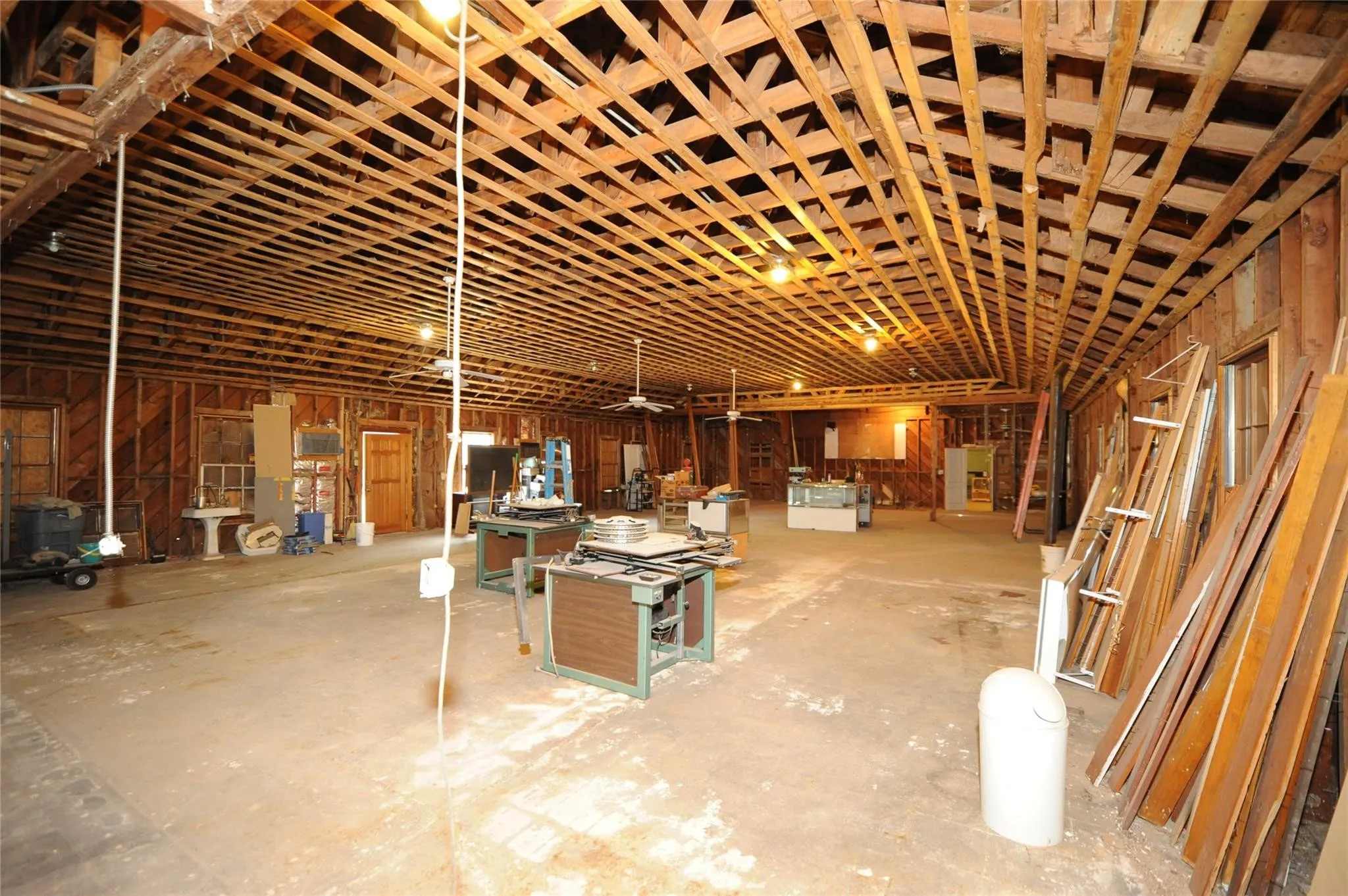 Business For Sale in Grayson County , 631 E Woodard Street, Denison, Texas 75021, 0, 0, Garage spaces, 0 Sqft, built in 1980, mls#21346698, Real Estate Agent in Denison, Homes For Sale in Grayson county, Homes For Sale in Denison, Realtor in Denison Texas, Real Estate Brokerage Independent Realty Texas, Luminita Cordes Realtor
