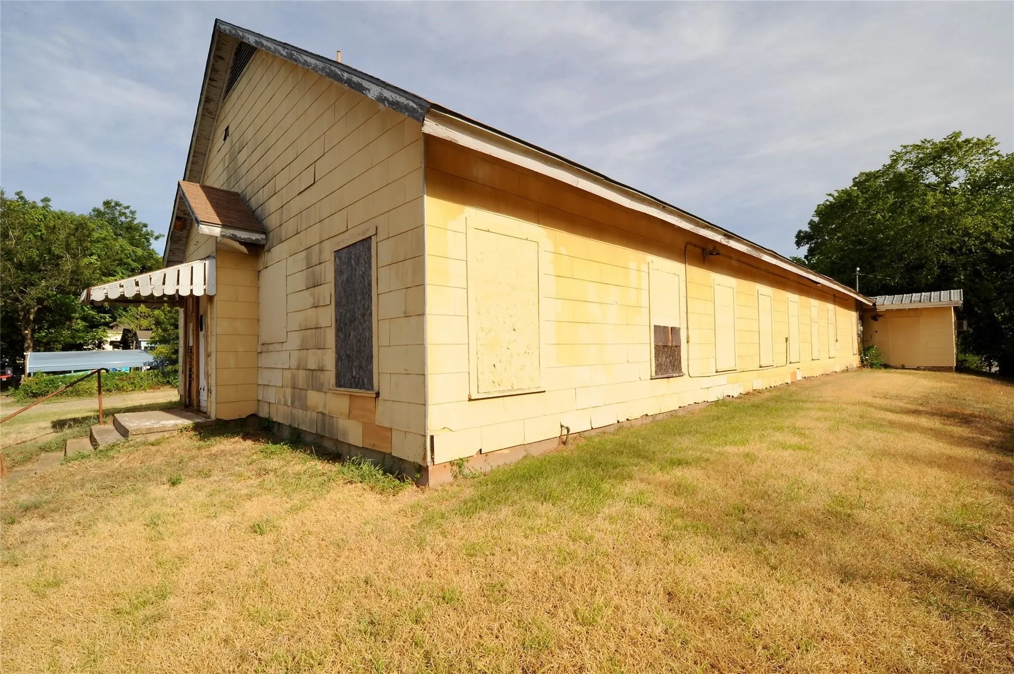 Business For Sale in Grayson County , 631 E Woodard Street, Denison, Texas 75021, 0, 0, Garage spaces, 0 Sqft, built in 1980, mls#21346698, Real Estate Agent in Denison, Homes For Sale in Grayson county, Homes For Sale in Denison, Realtor in Denison Texas, Real Estate Brokerage Independent Realty Texas, Luminita Cordes Realtor