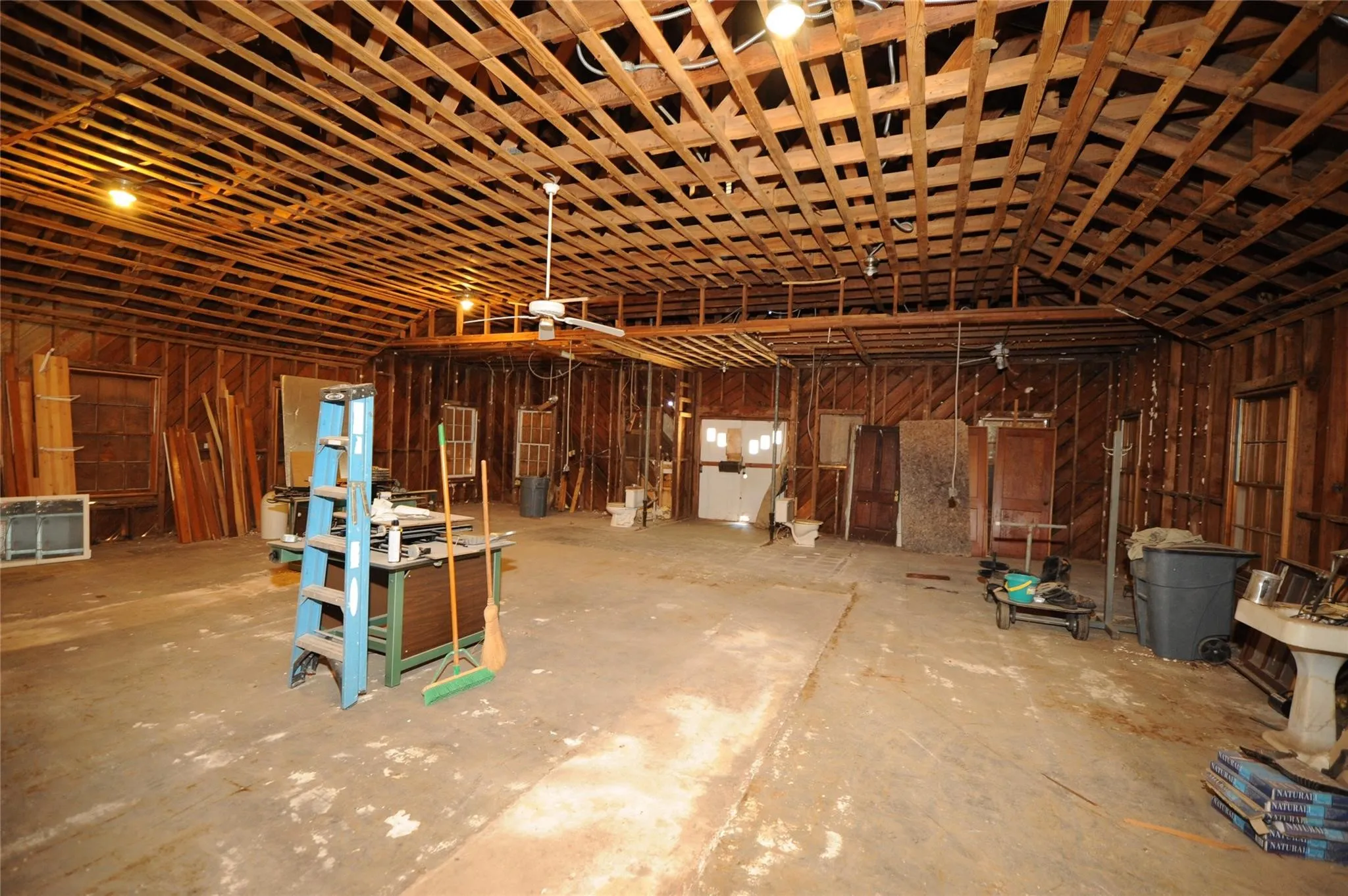 Business For Sale in Grayson County , 631 E Woodard Street, Denison, Texas 75021, 0, 0, Garage spaces, 0 Sqft, built in 1980, mls#21346698, Real Estate Agent in Denison, Homes For Sale in Grayson county, Homes For Sale in Denison, Realtor in Denison Texas, Real Estate Brokerage Independent Realty Texas, Luminita Cordes Realtor