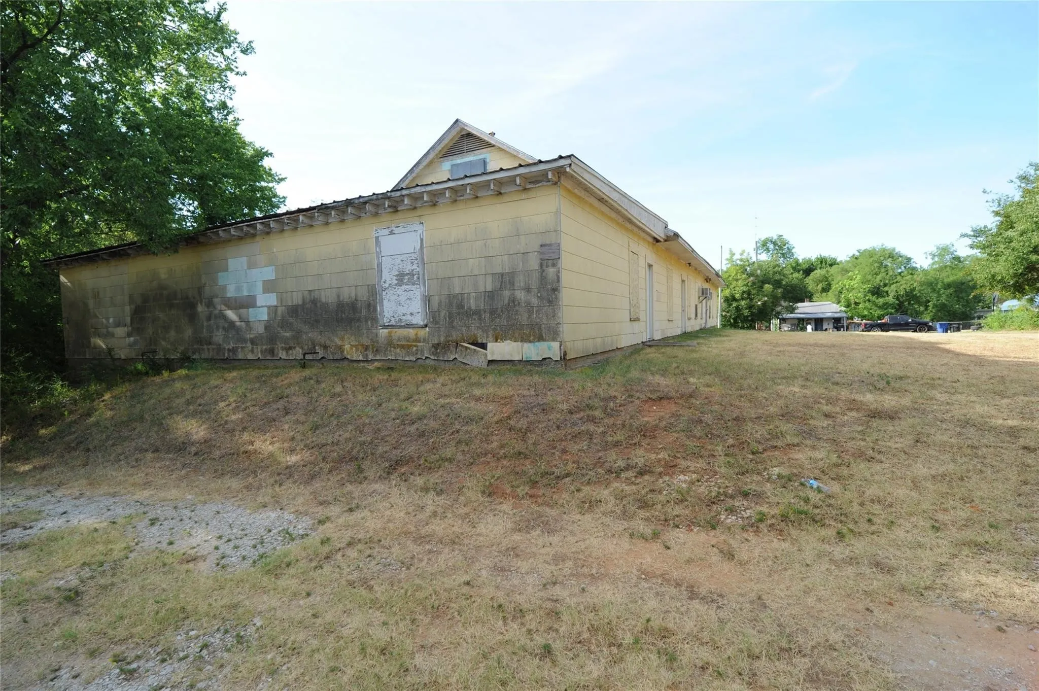 Business For Sale in Grayson County , 631 E Woodard Street, Denison, Texas 75021, 0, 0, Garage spaces, 0 Sqft, built in 1980, mls#21346698, Real Estate Agent in Denison, Homes For Sale in Grayson county, Homes For Sale in Denison, Realtor in Denison Texas, Real Estate Brokerage Independent Realty Texas, Luminita Cordes Realtor