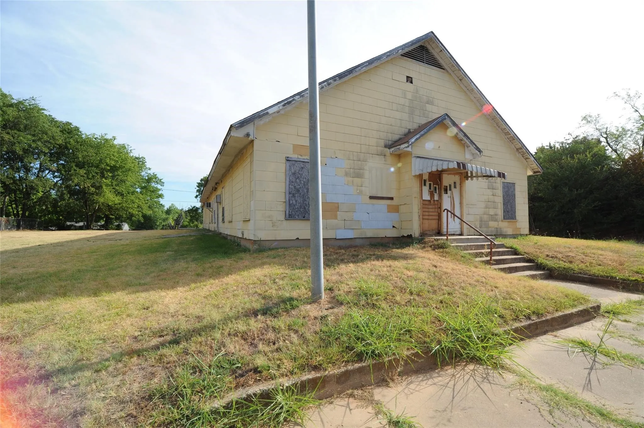 Business For Sale in Grayson County , 631 E Woodard Street, Denison, Texas 75021, 0, 0, Garage spaces, 0 Sqft, built in 1980, mls#21346698, Real Estate Agent in Denison, Homes For Sale in Grayson county, Homes For Sale in Denison, Realtor in Denison Texas, Real Estate Brokerage Independent Realty Texas, Luminita Cordes Realtor