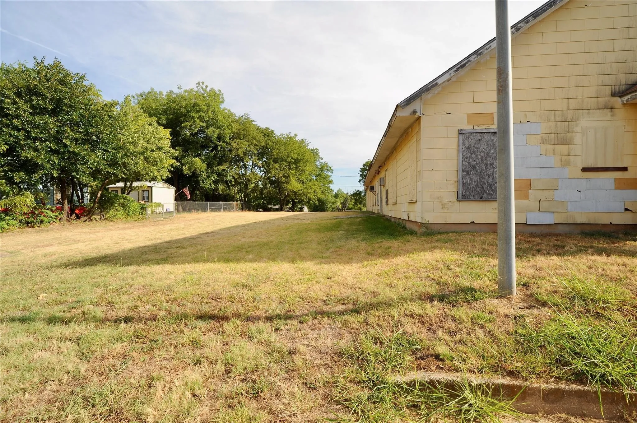 Business For Sale in Grayson County , 631 E Woodard Street, Denison, Texas 75021, 0, 0, Garage spaces, 0 Sqft, built in 1980, mls#21346698, Real Estate Agent in Denison, Homes For Sale in Grayson county, Homes For Sale in Denison, Realtor in Denison Texas, Real Estate Brokerage Independent Realty Texas, Luminita Cordes Realtor
