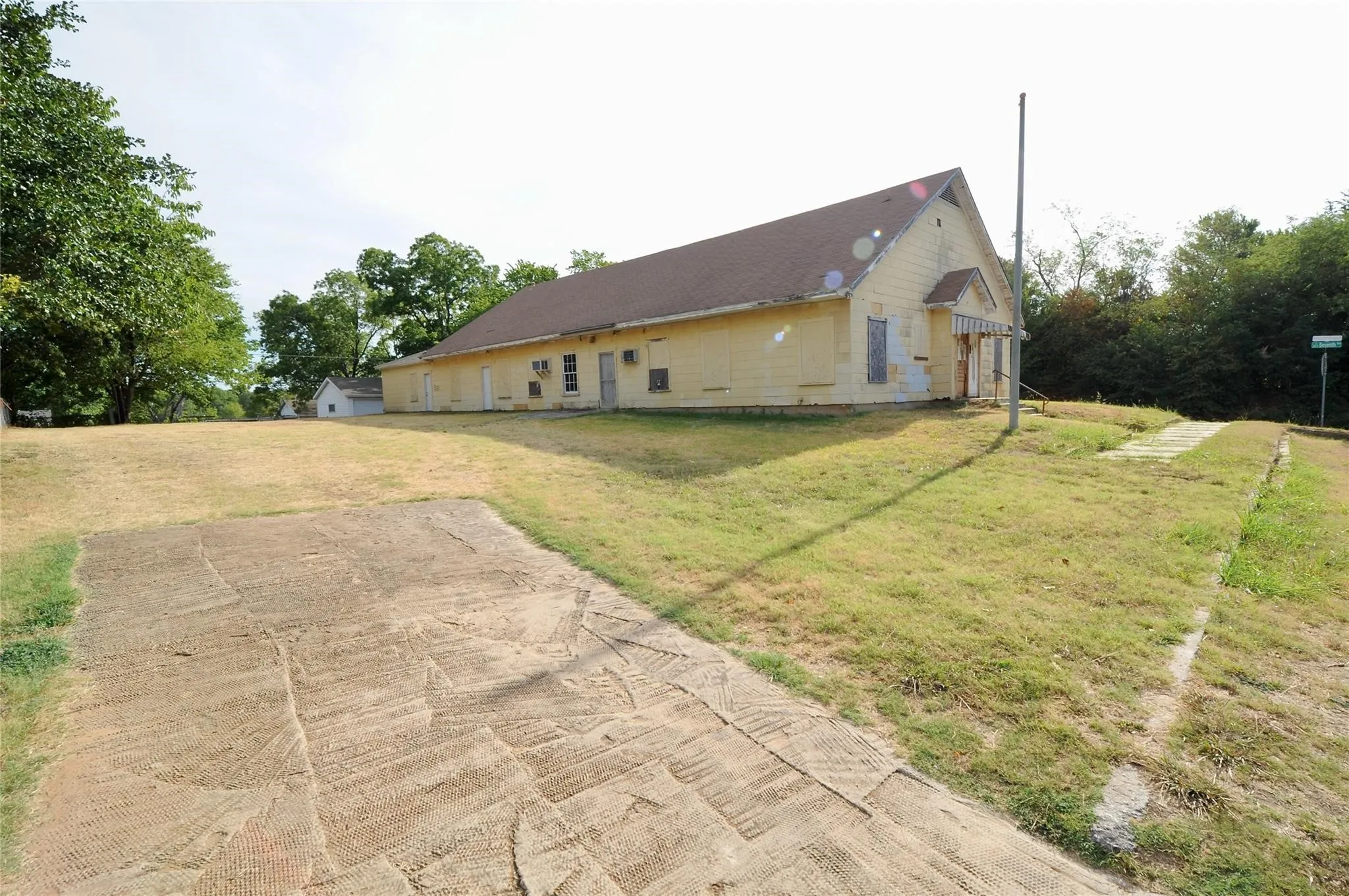 Business For Sale in Grayson County , 631 E Woodard Street, Denison, Texas 75021, 0, 0, Garage spaces, 0 Sqft, built in 1980, mls#21346698, Real Estate Agent in Denison, Homes For Sale in Grayson county, Homes For Sale in Denison, Realtor in Denison Texas, Real Estate Brokerage Independent Realty Texas, Luminita Cordes Realtor