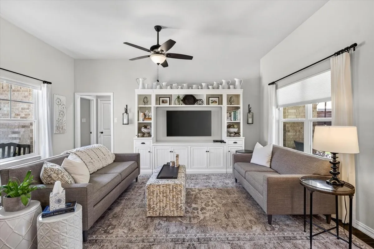 Single Family Residence For Sale in Henderson County , 216 Skiff Drive, Gun Barrel City, Texas 75156, 3 Bedroom, 2 Bathroom, 2 Garage spaces, 1,494 Sqft, built in 2020, mls#21363598, Real Estate Agent in Gun Barrel City, Homes For Sale in Henderson county, Homes For Sale in Gun Barrel City, Realtor in Gun Barrel City Texas, Real Estate Brokerage Independent Realty Texas, Luminita Cordes Realtor