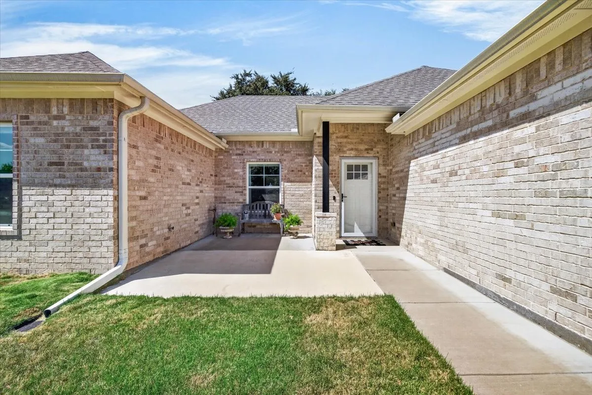 Single Family Residence For Sale in Henderson County , 216 Skiff Drive, Gun Barrel City, Texas 75156, 3 Bedroom, 2 Bathroom, 2 Garage spaces, 1,494 Sqft, built in 2020, mls#21363598, Real Estate Agent in Gun Barrel City, Homes For Sale in Henderson county, Homes For Sale in Gun Barrel City, Realtor in Gun Barrel City Texas, Real Estate Brokerage Independent Realty Texas, Luminita Cordes Realtor