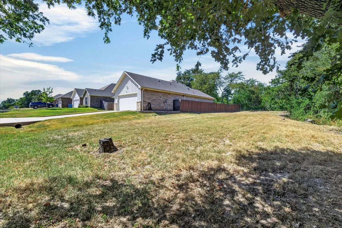 Single Family Residence For Sale in Henderson County , 216 Skiff Drive, Gun Barrel City, Texas 75156, 3 Bedroom, 2 Bathroom, 2 Garage spaces, 1,494 Sqft, built in 2020, mls#21363598, Real Estate Agent in Gun Barrel City, Homes For Sale in Henderson county, Homes For Sale in Gun Barrel City, Realtor in Gun Barrel City Texas, Real Estate Brokerage Independent Realty Texas, Luminita Cordes Realtor