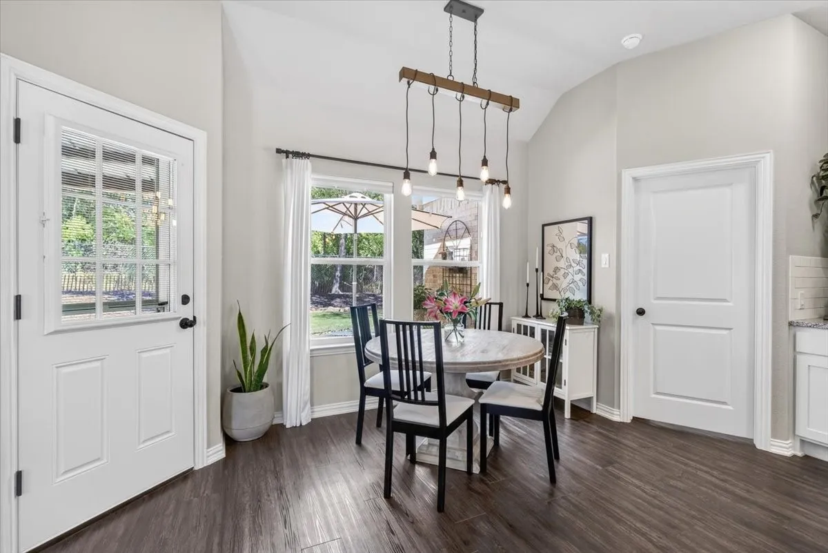 Single Family Residence For Sale in Henderson County , 216 Skiff Drive, Gun Barrel City, Texas 75156, 3 Bedroom, 2 Bathroom, 2 Garage spaces, 1,494 Sqft, built in 2020, mls#21363598, Real Estate Agent in Gun Barrel City, Homes For Sale in Henderson county, Homes For Sale in Gun Barrel City, Realtor in Gun Barrel City Texas, Real Estate Brokerage Independent Realty Texas, Luminita Cordes Realtor