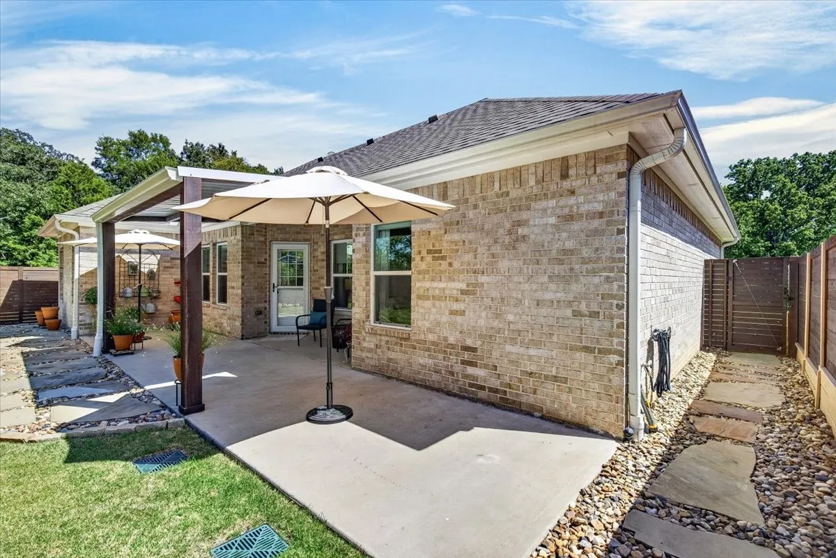 Single Family Residence For Sale in Henderson County , 216 Skiff Drive, Gun Barrel City, Texas 75156, 3 Bedroom, 2 Bathroom, 2 Garage spaces, 1,494 Sqft, built in 2020, mls#21363598, Real Estate Agent in Gun Barrel City, Homes For Sale in Henderson county, Homes For Sale in Gun Barrel City, Realtor in Gun Barrel City Texas, Real Estate Brokerage Independent Realty Texas, Luminita Cordes Realtor