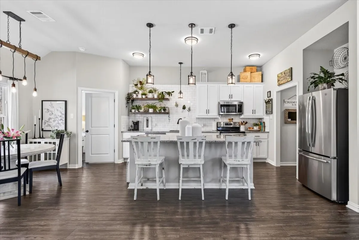 Single Family Residence For Sale in Henderson County , 216 Skiff Drive, Gun Barrel City, Texas 75156, 3 Bedroom, 2 Bathroom, 2 Garage spaces, 1,494 Sqft, built in 2020, mls#21363598, Real Estate Agent in Gun Barrel City, Homes For Sale in Henderson county, Homes For Sale in Gun Barrel City, Realtor in Gun Barrel City Texas, Real Estate Brokerage Independent Realty Texas, Luminita Cordes Realtor