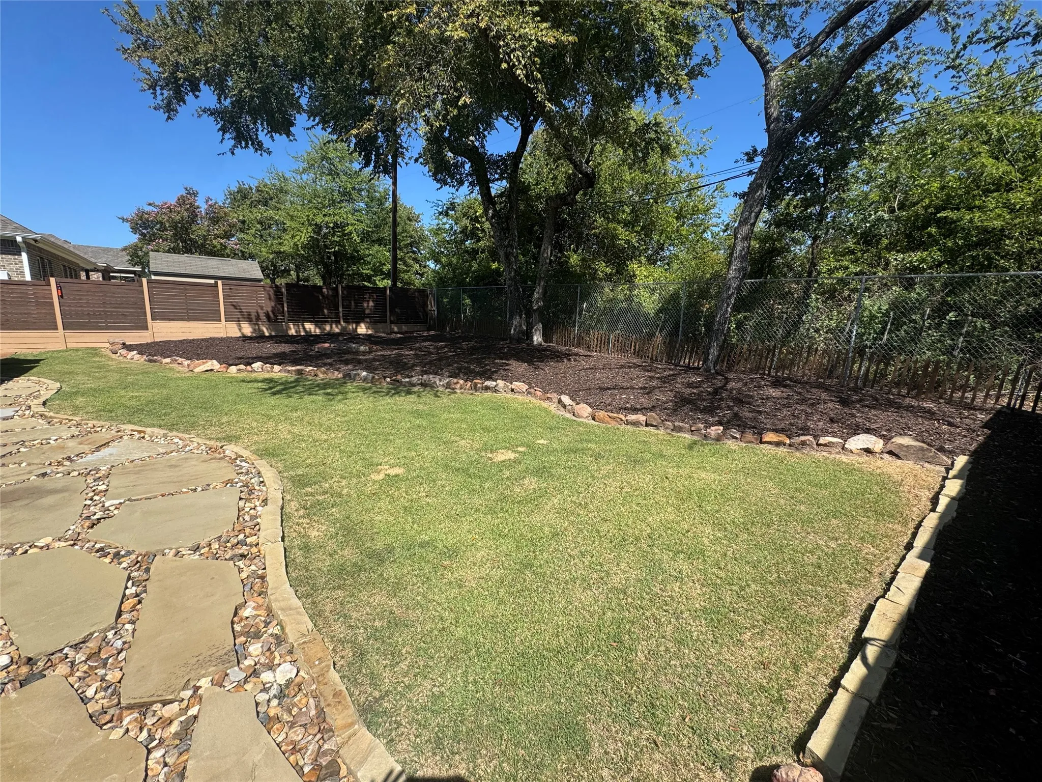 Single Family Residence For Sale in Henderson County , 216 Skiff Drive, Gun Barrel City, Texas 75156, 3 Bedroom, 2 Bathroom, 2 Garage spaces, 1,494 Sqft, built in 2020, mls#21363598, Real Estate Agent in Gun Barrel City, Homes For Sale in Henderson county, Homes For Sale in Gun Barrel City, Realtor in Gun Barrel City Texas, Real Estate Brokerage Independent Realty Texas, Luminita Cordes Realtor