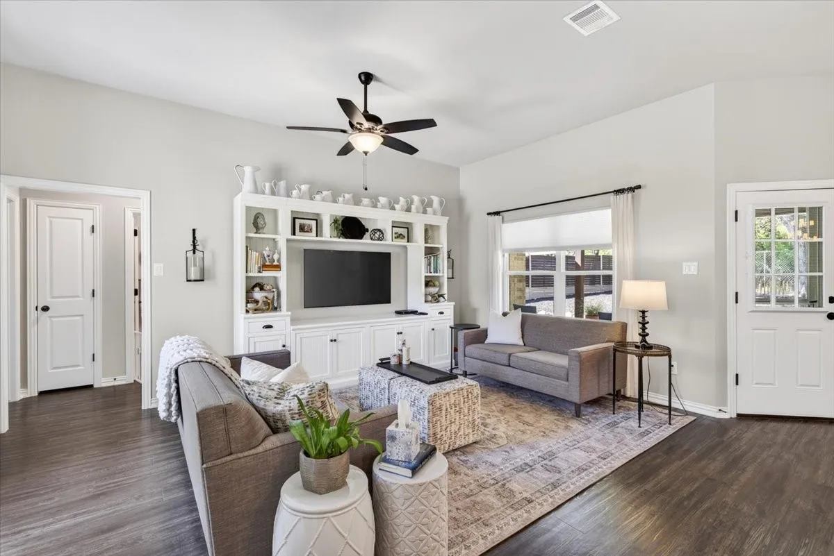 Single Family Residence For Sale in Henderson County , 216 Skiff Drive, Gun Barrel City, Texas 75156, 3 Bedroom, 2 Bathroom, 2 Garage spaces, 1,494 Sqft, built in 2020, mls#21363598, Real Estate Agent in Gun Barrel City, Homes For Sale in Henderson county, Homes For Sale in Gun Barrel City, Realtor in Gun Barrel City Texas, Real Estate Brokerage Independent Realty Texas, Luminita Cordes Realtor