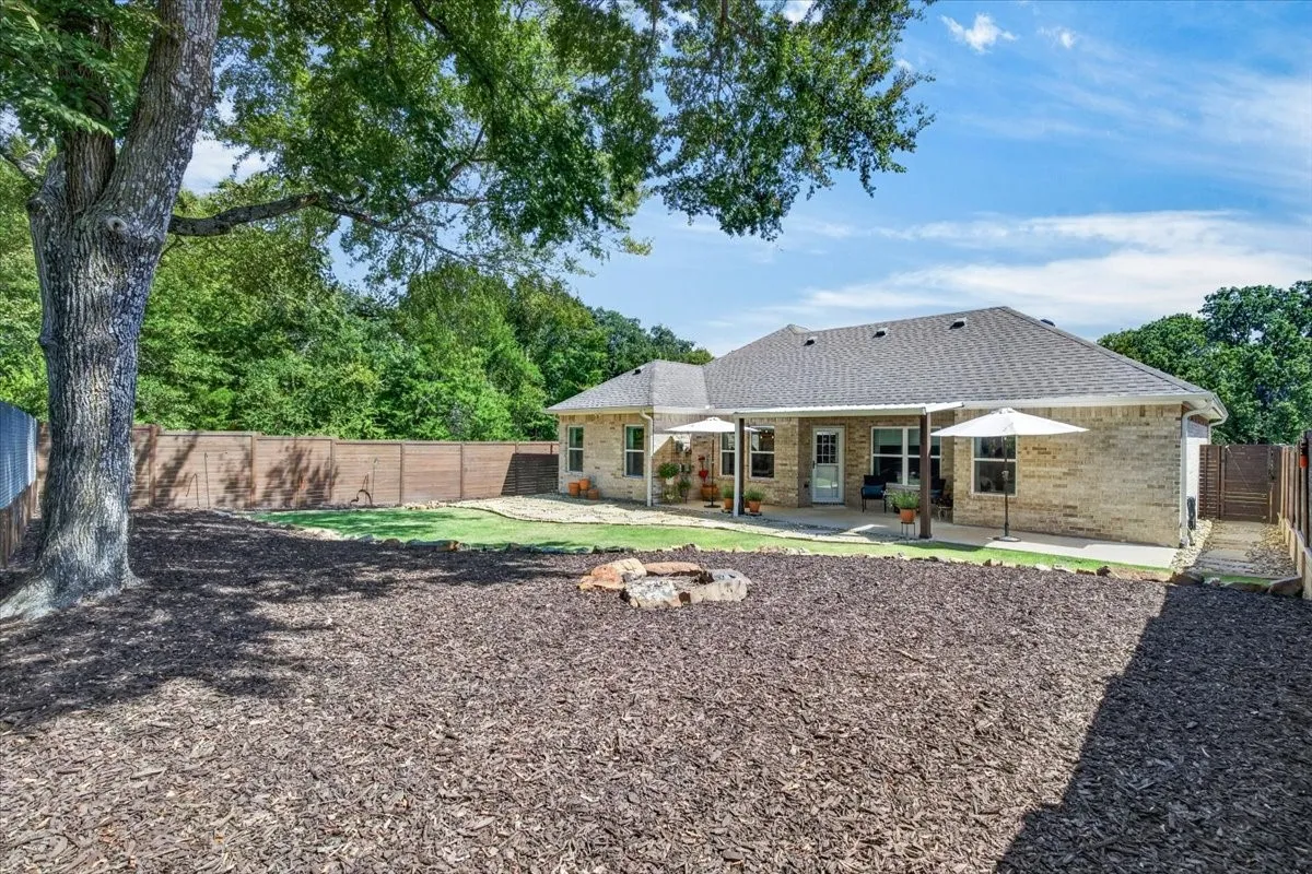 Single Family Residence For Sale in Henderson County , 216 Skiff Drive, Gun Barrel City, Texas 75156, 3 Bedroom, 2 Bathroom, 2 Garage spaces, 1,494 Sqft, built in 2020, mls#21363598, Real Estate Agent in Gun Barrel City, Homes For Sale in Henderson county, Homes For Sale in Gun Barrel City, Realtor in Gun Barrel City Texas, Real Estate Brokerage Independent Realty Texas, Luminita Cordes Realtor